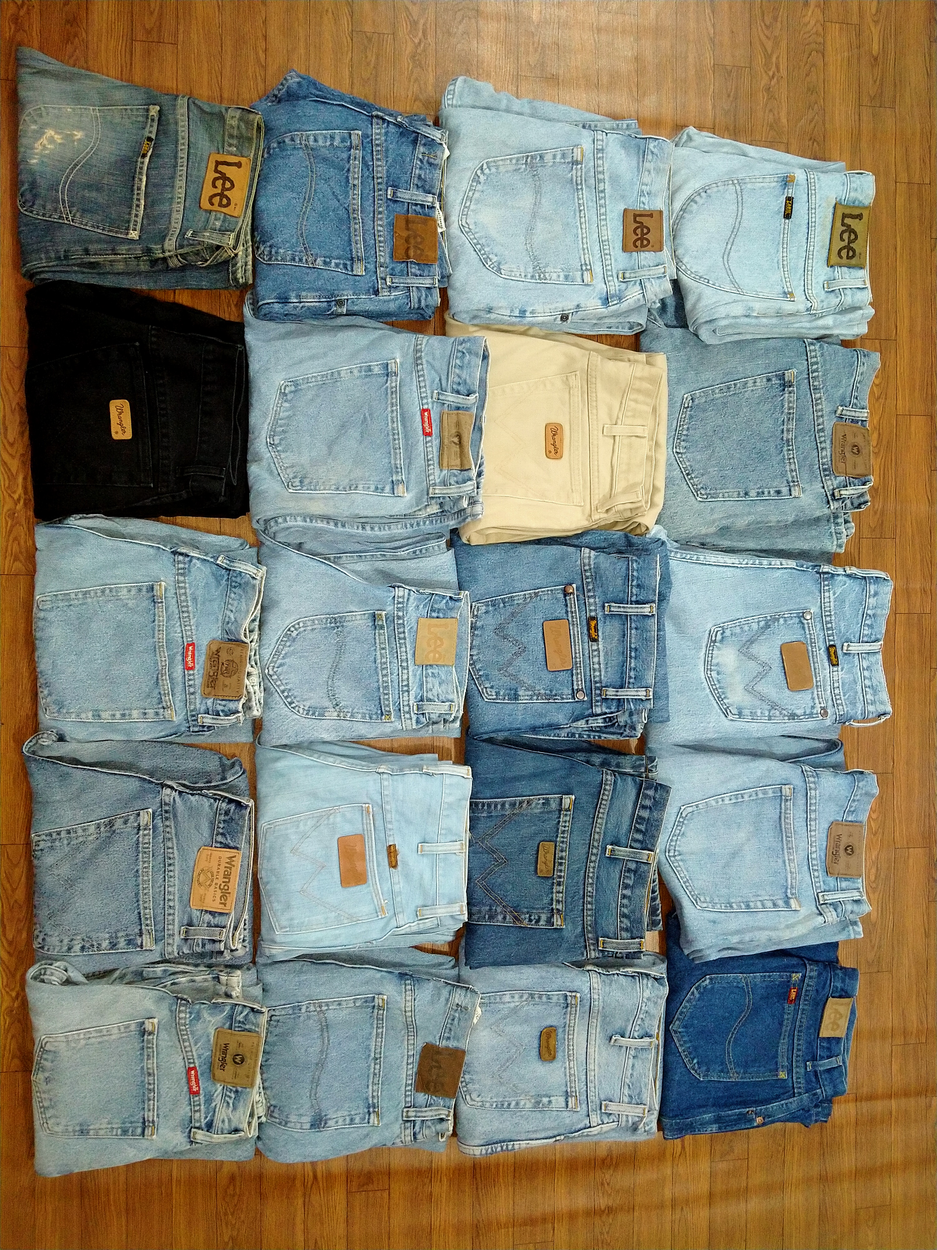 Lee Wrangler Jeans 22 Pcs