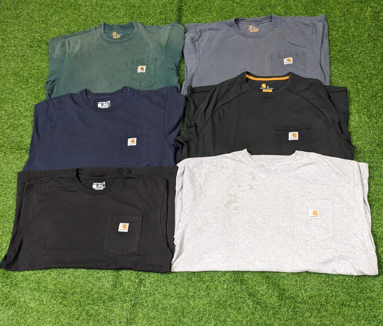 カーハートのTシャツ