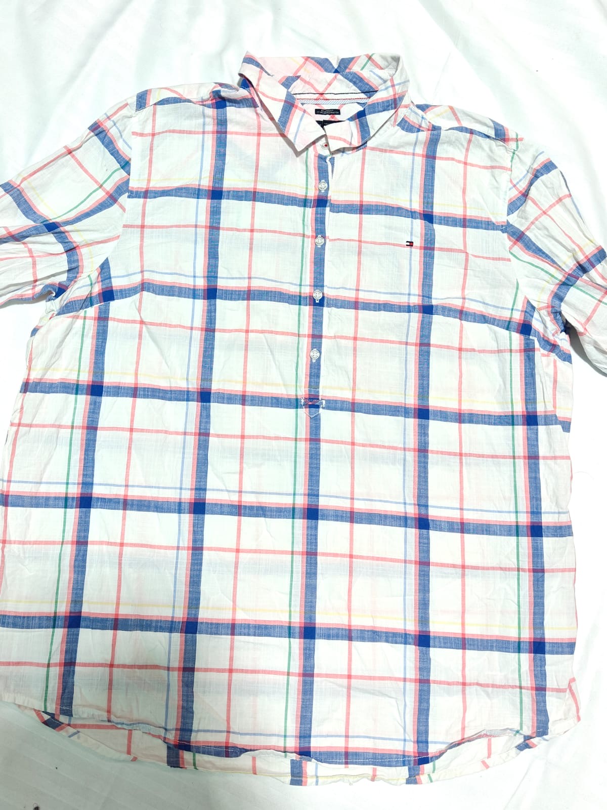 トミー・ヒルフィガーのシャツ