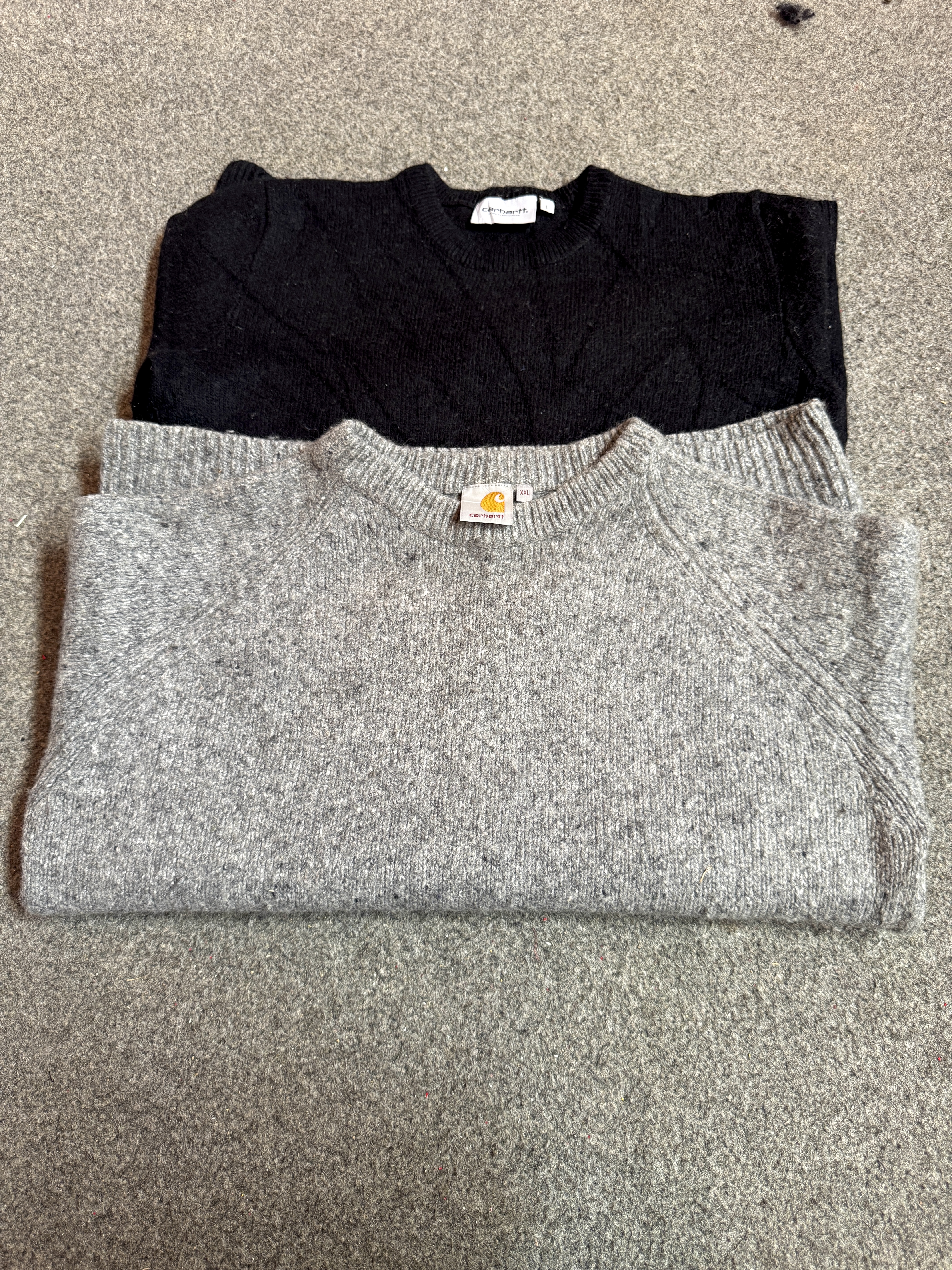 本物のCarharttセーター
