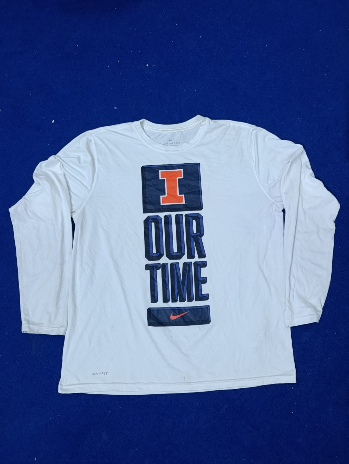 Camiseta de Manga Larga Nike – Limpia y Elegante |..