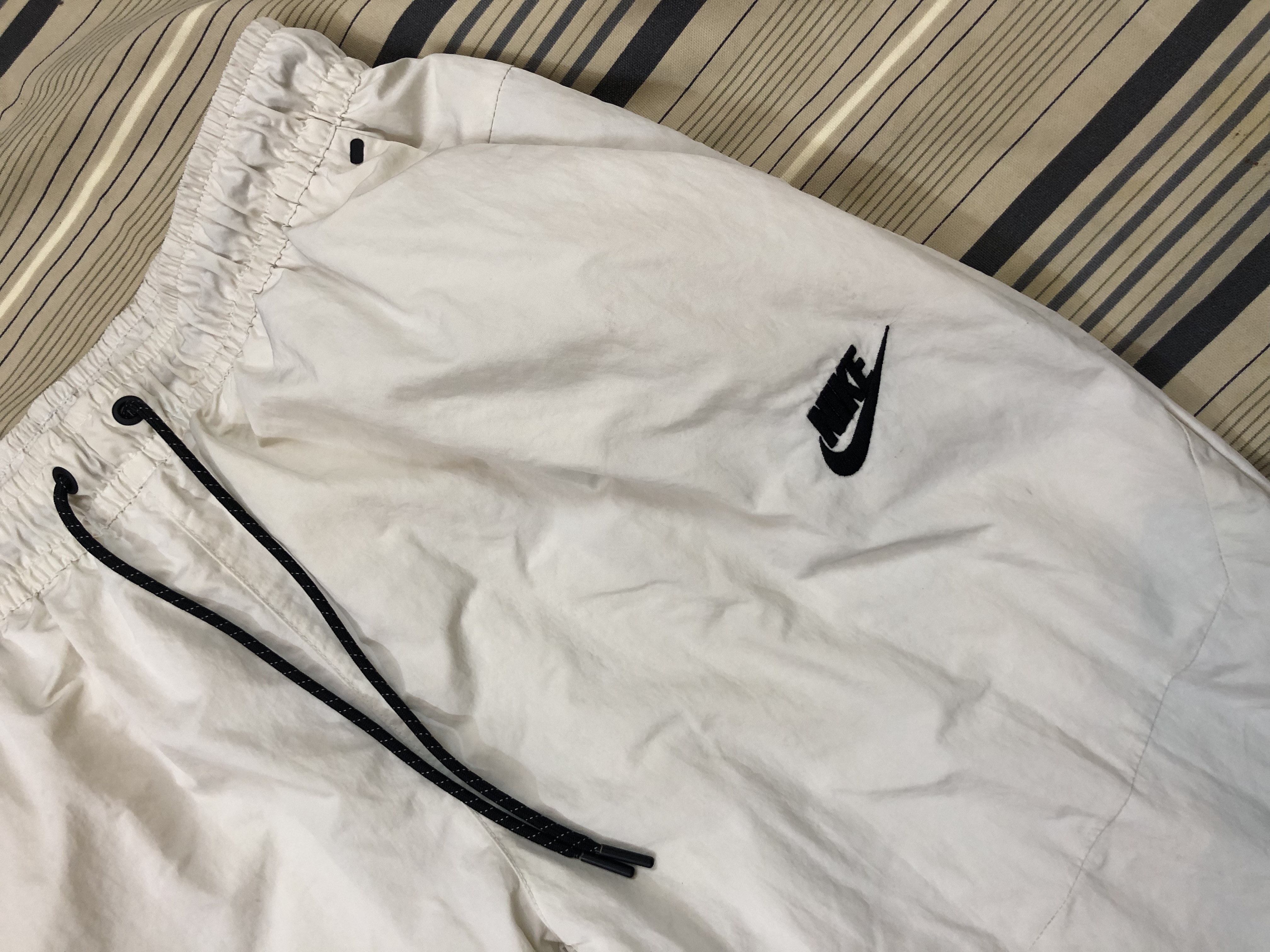 ナイキトラックパンツ