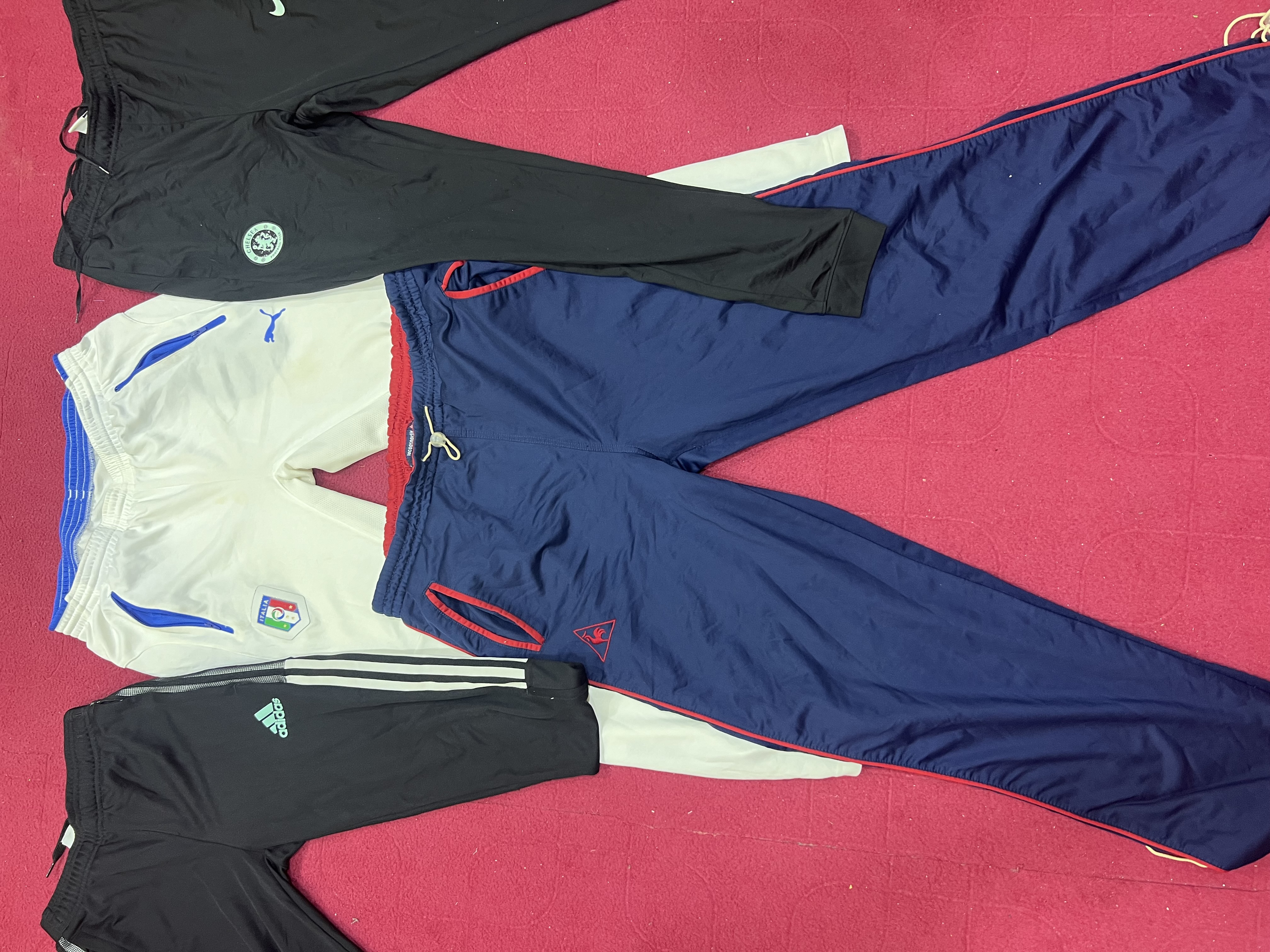 ブランドのトラックパンツ