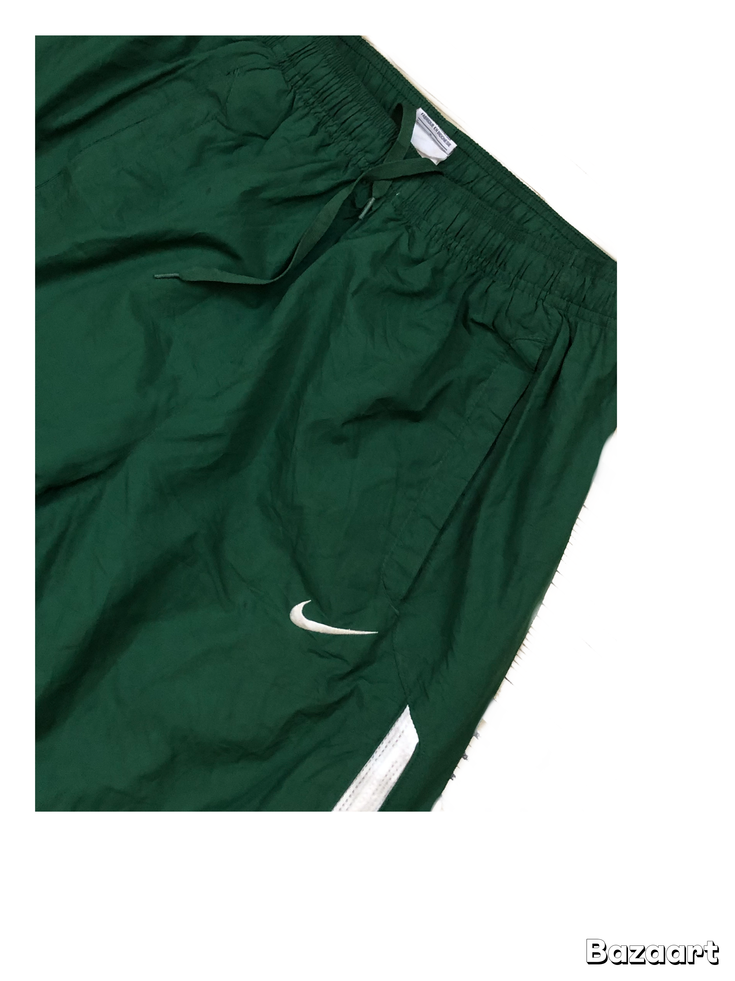 プレミアムグレードのNikeトラックパンツ