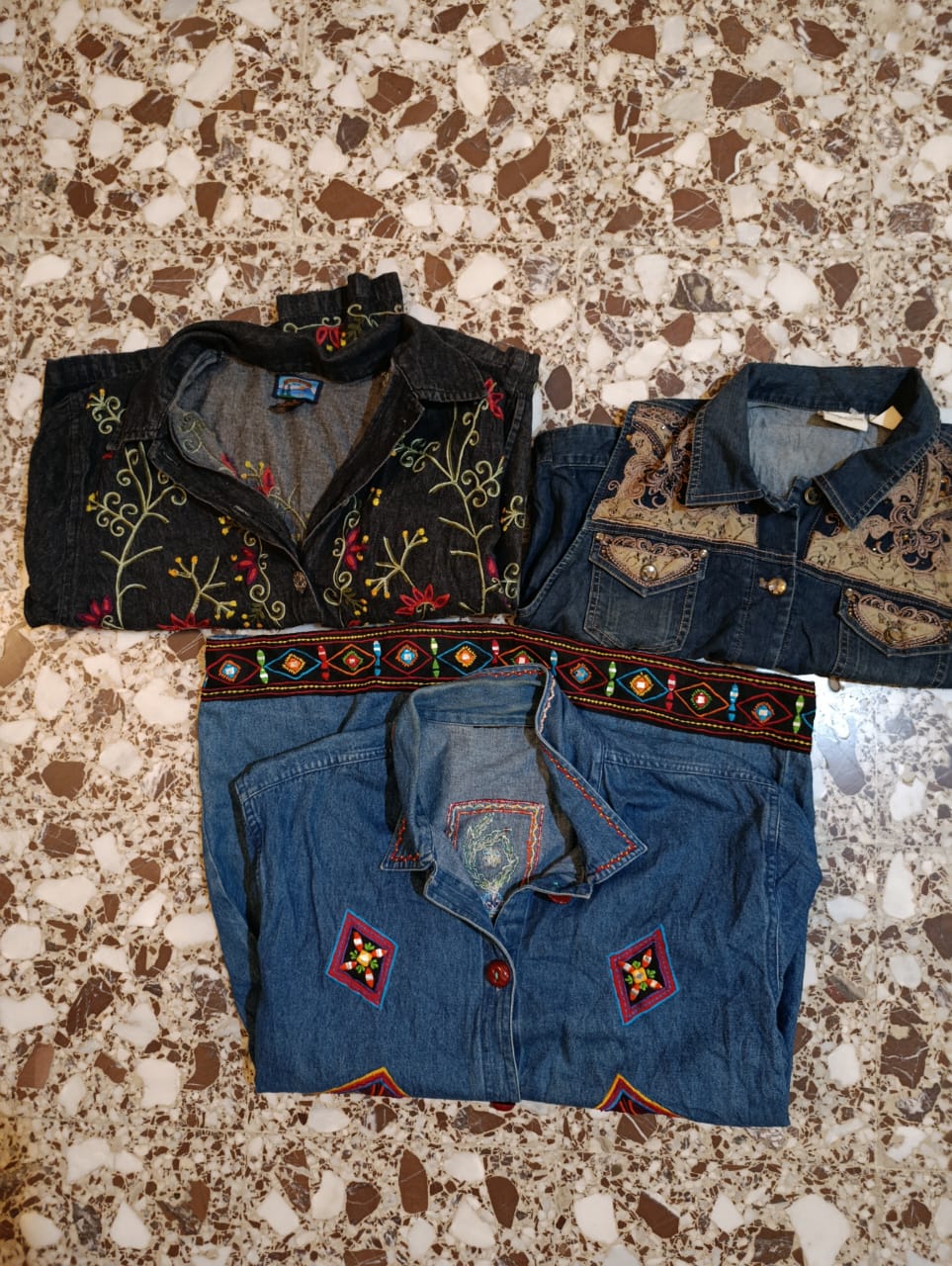 無地デニム刺繍ジャケット
