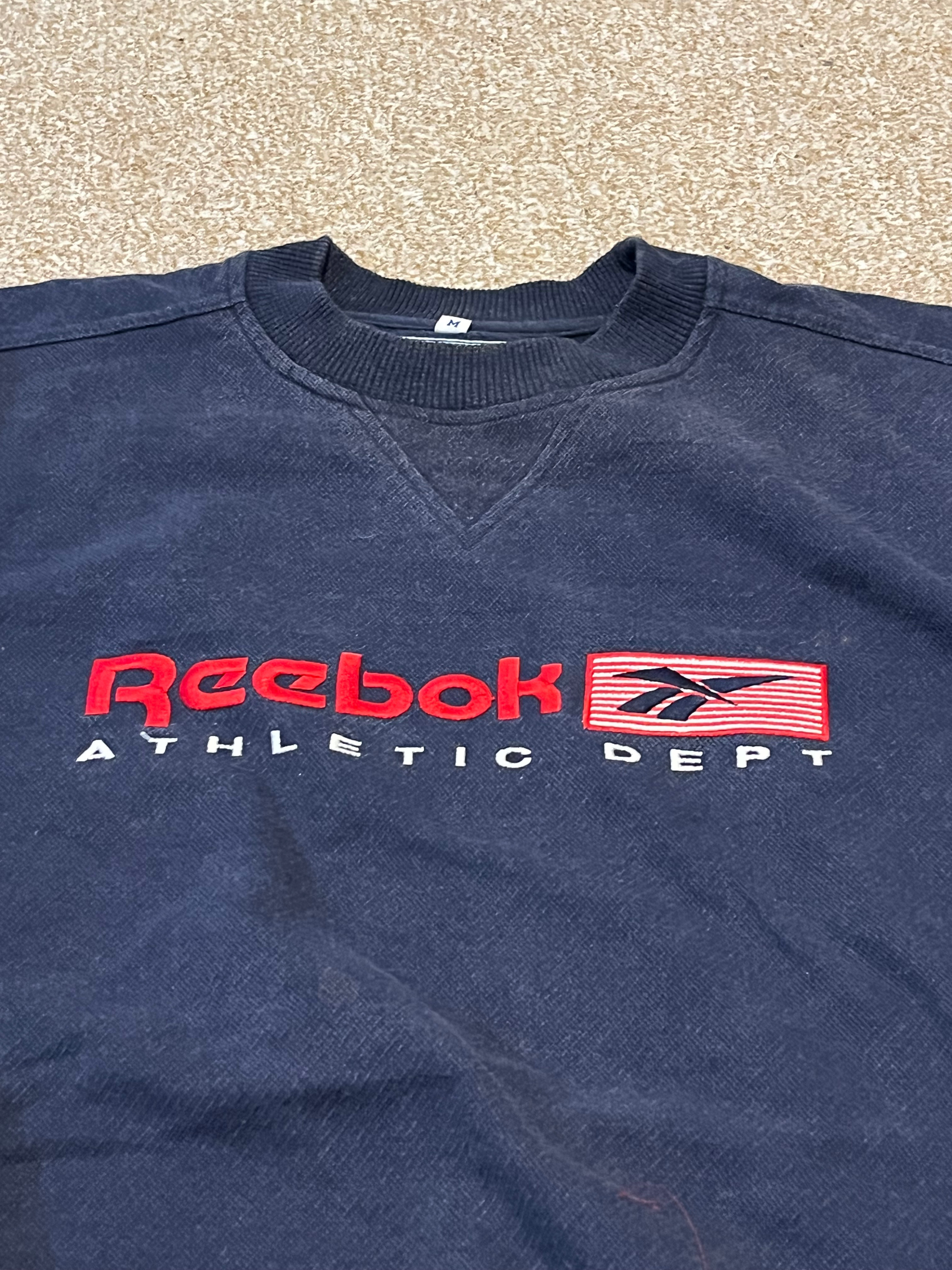 Misture moletons, hoodies e jaquetas de marcas.