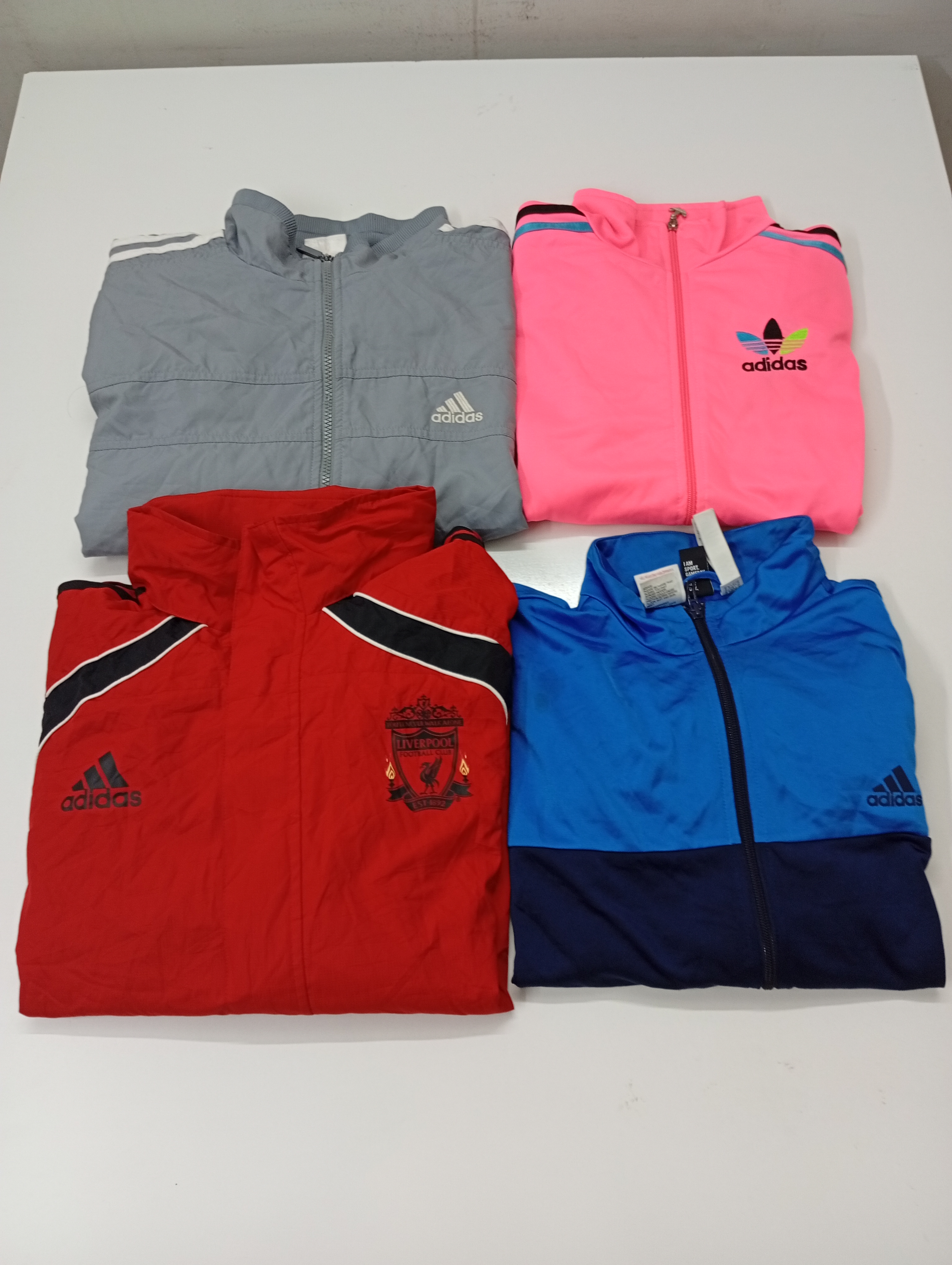 「アディダス トラックジャケット」