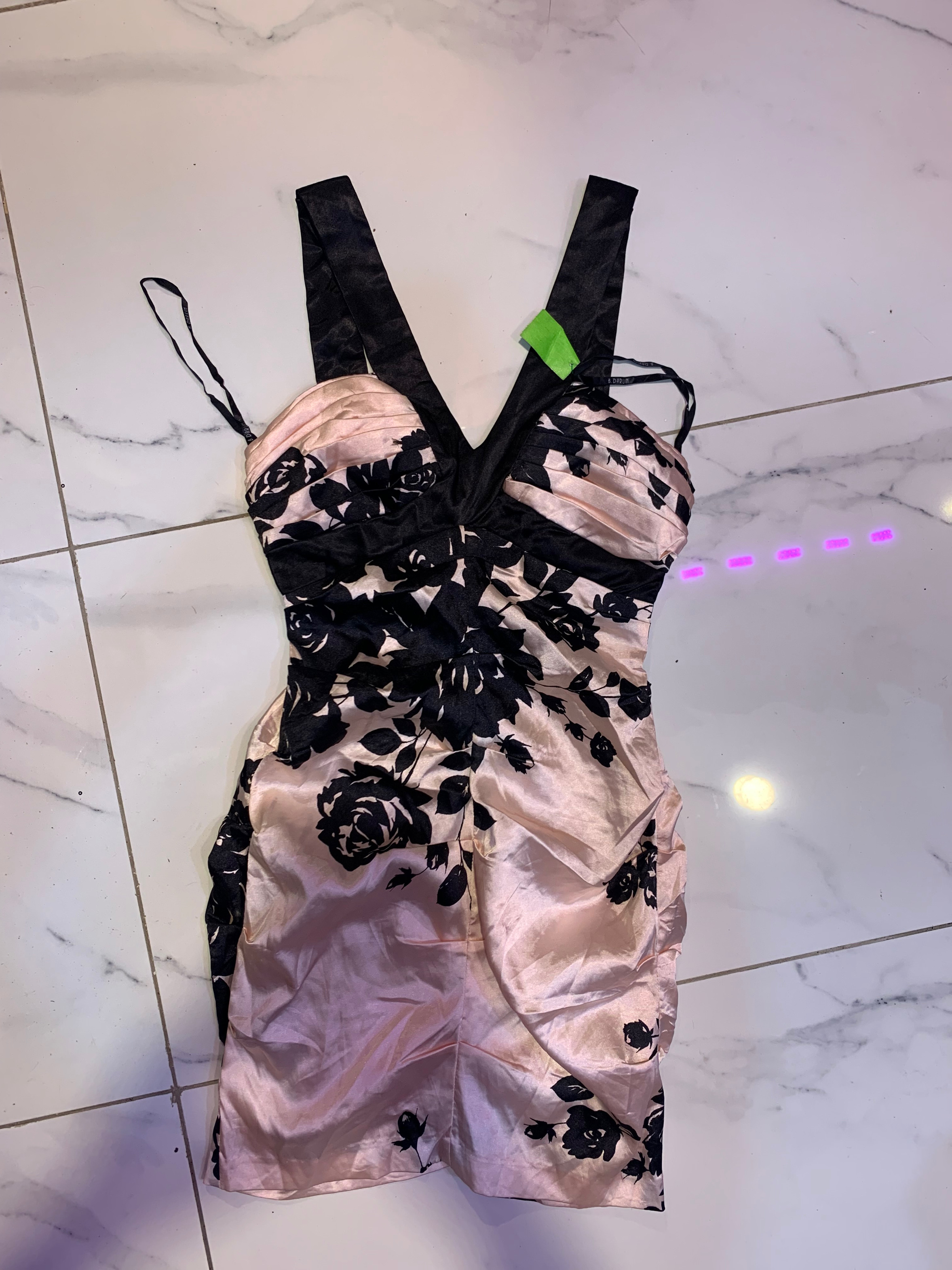 ミニドレス / ショートパーティーウェアの女性用ドレス