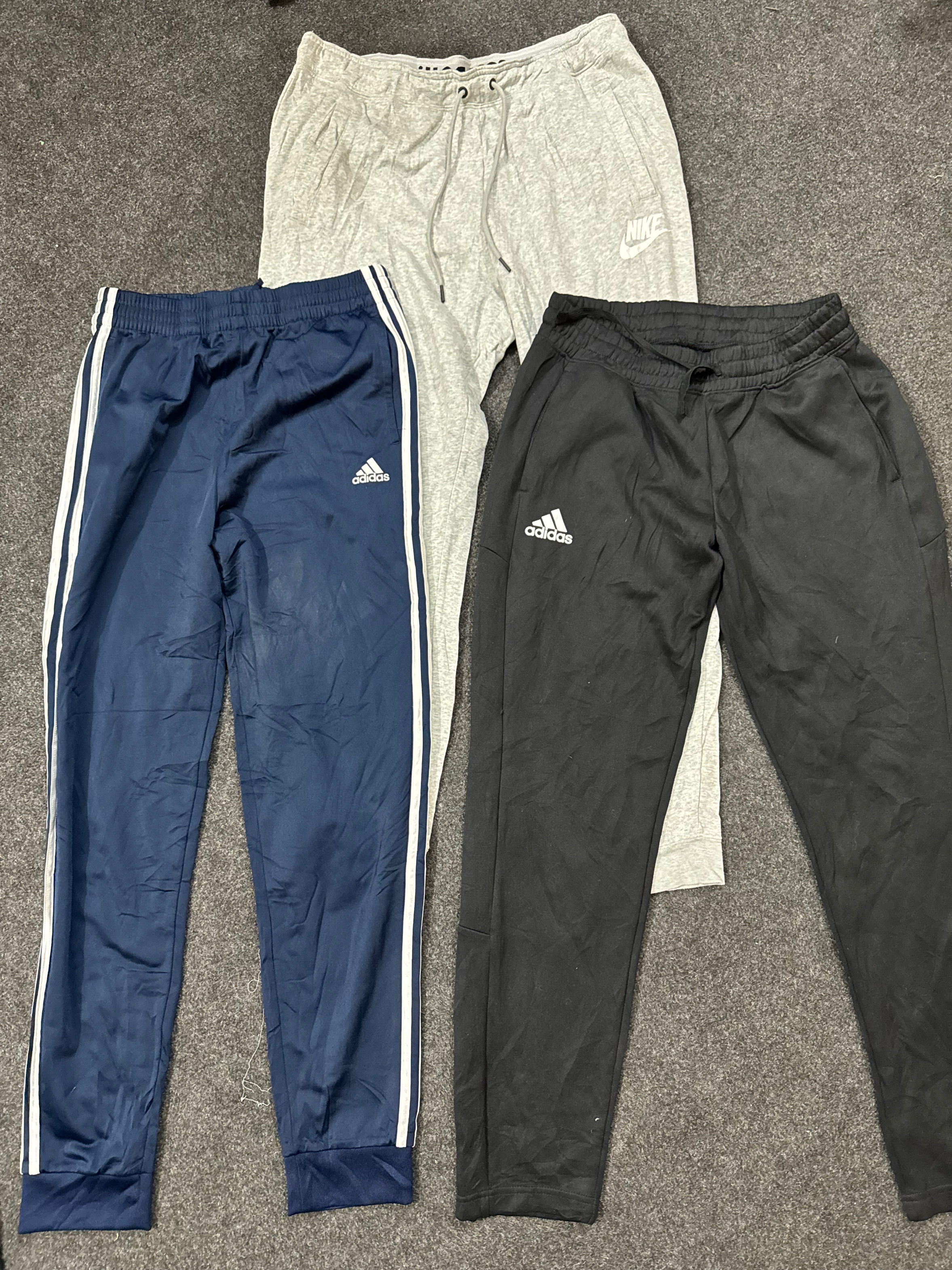 ナイキ アディダス トラックパンツ