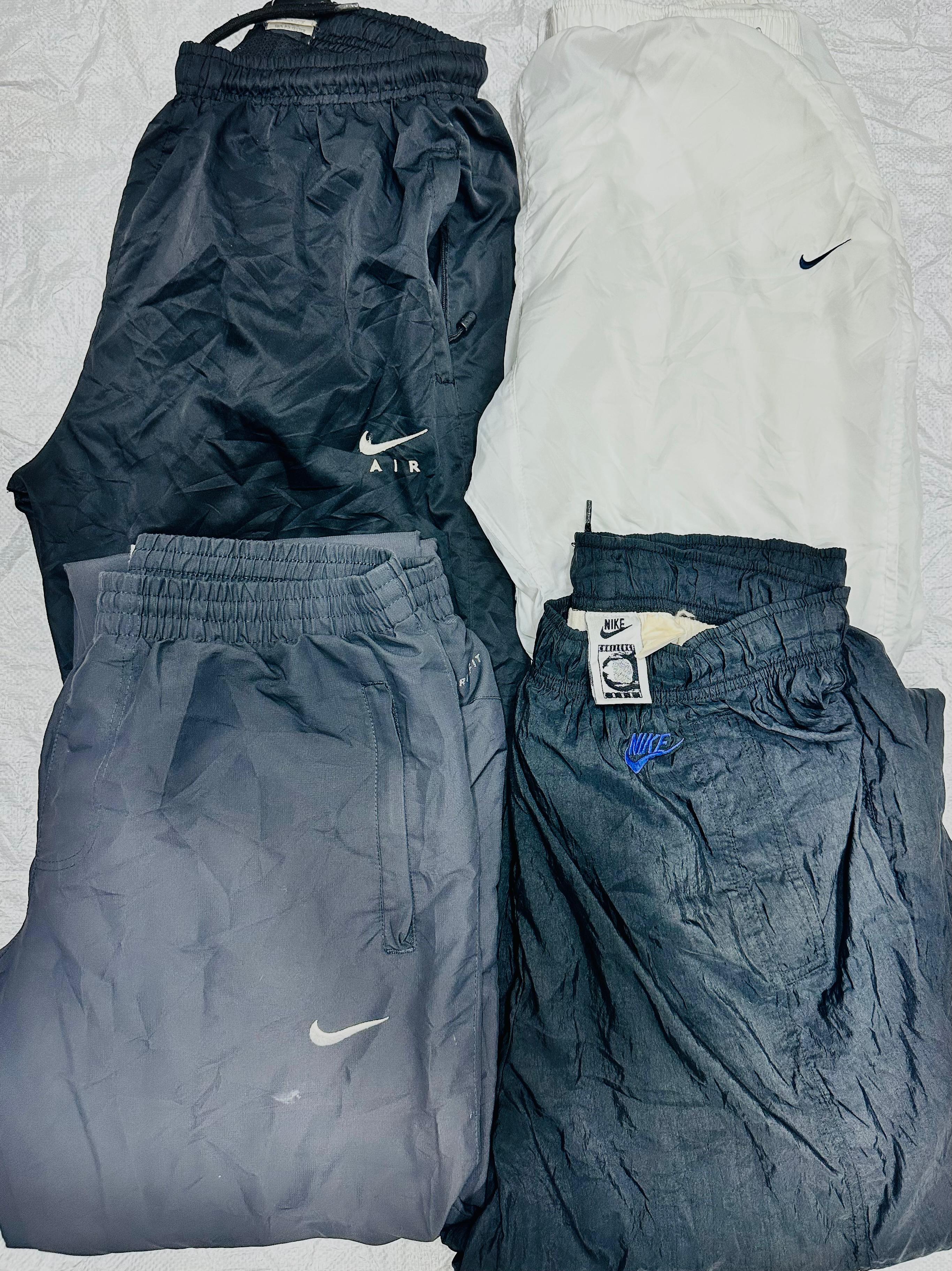 トラックパンツ