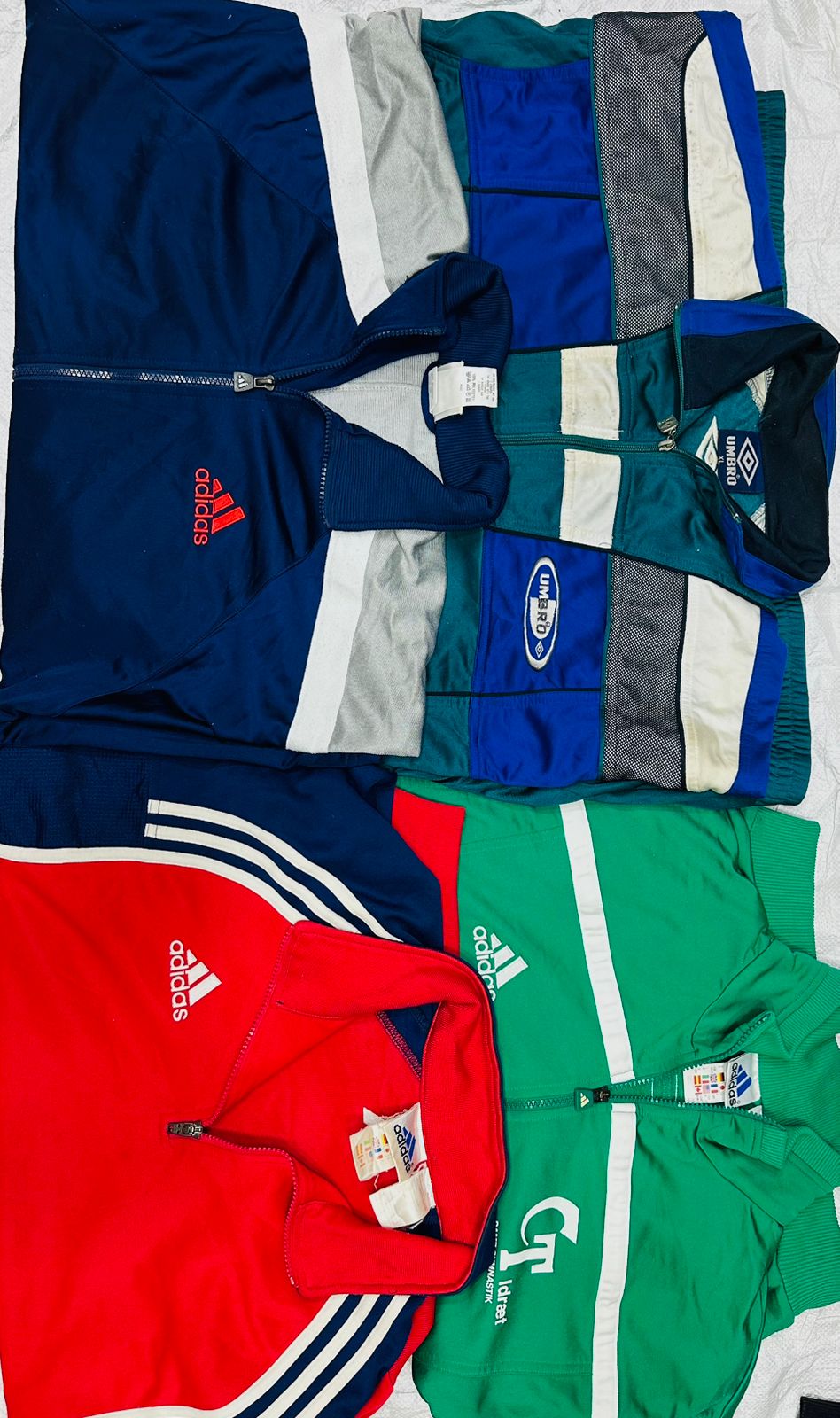 トラックジャケット