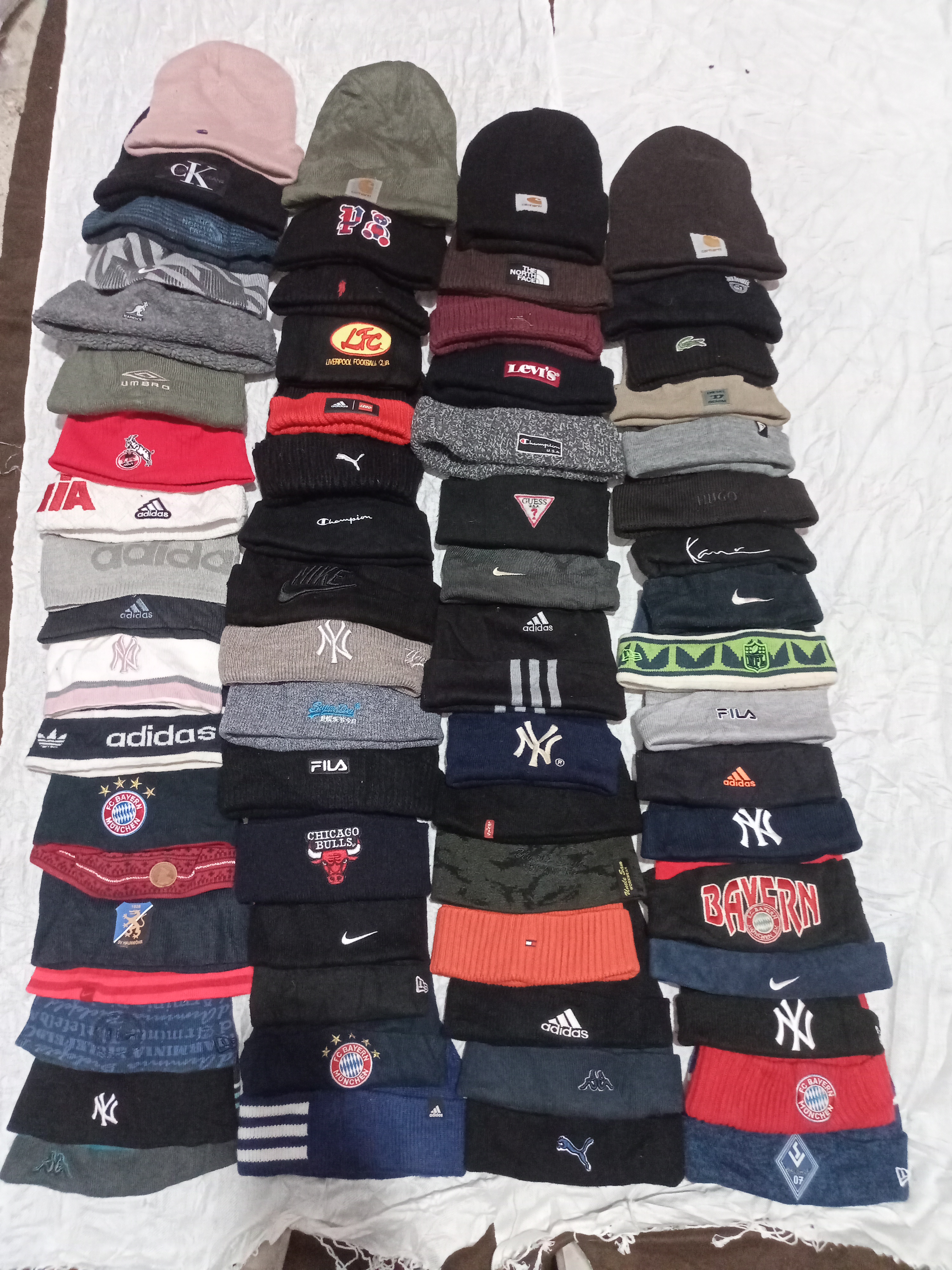 Mixed branded beanies VA672