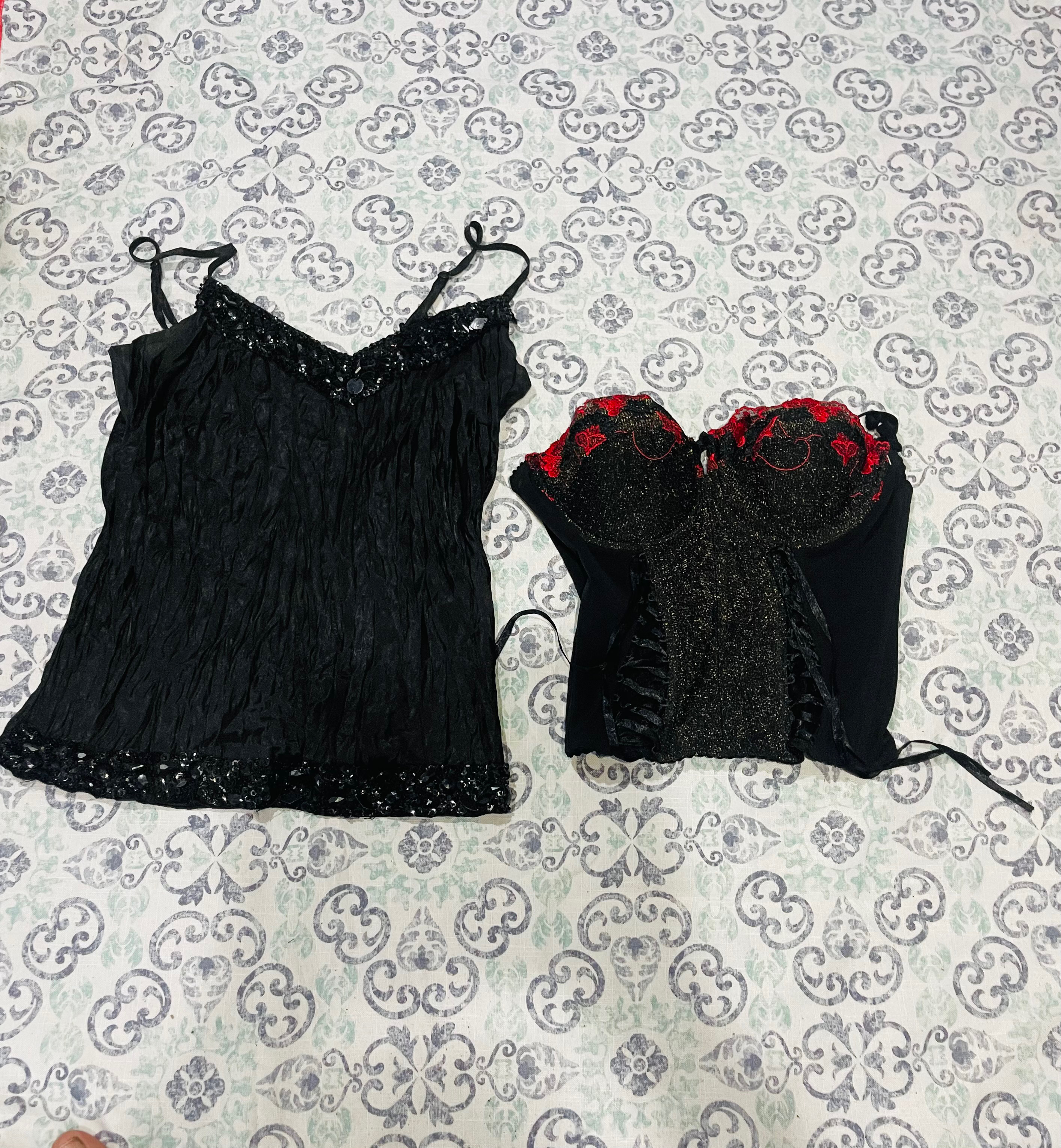 BLACK BITCH- TOPS, ABITI E GONNE