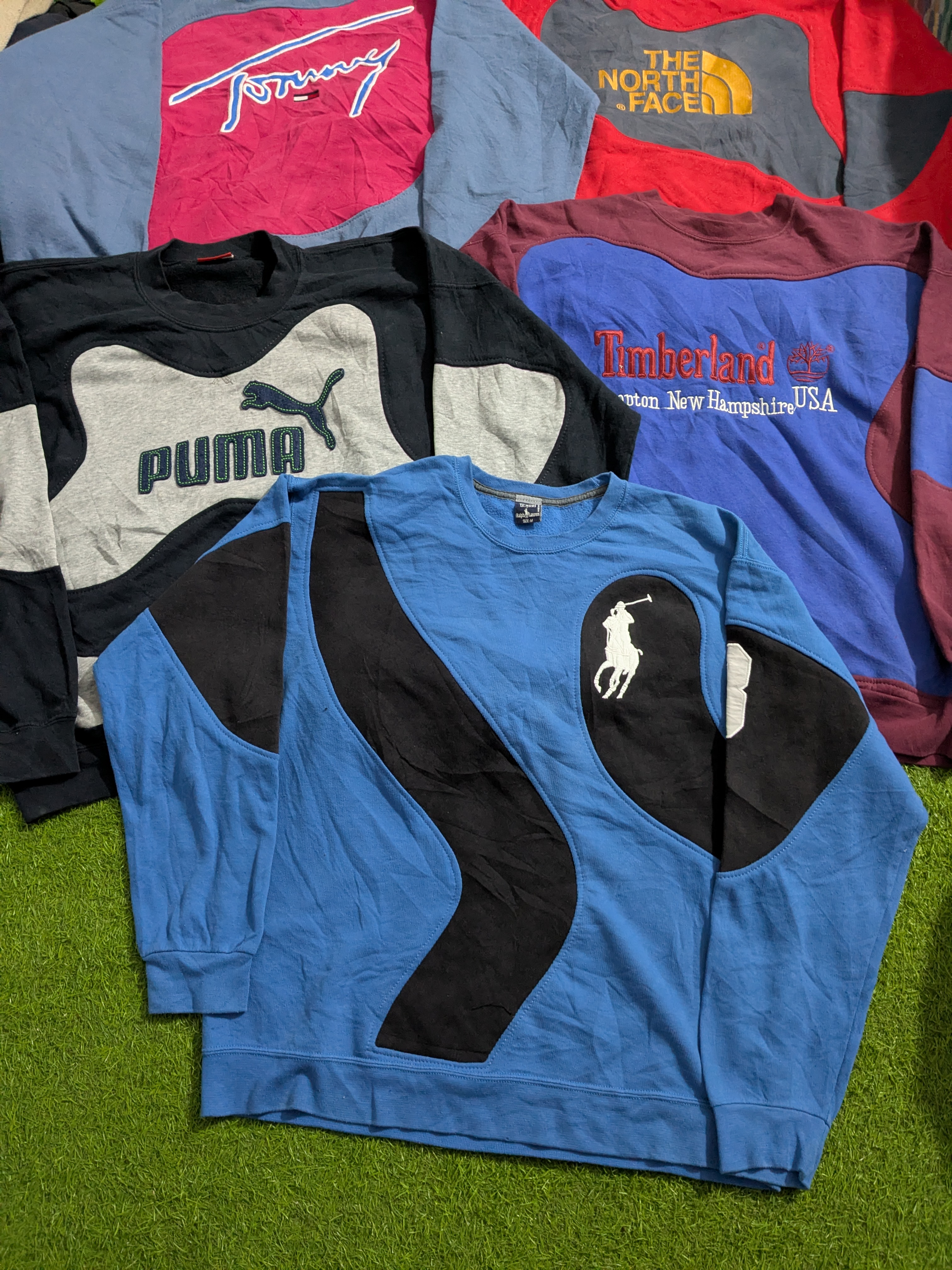 アップサイクルブランドのスウェットシャツ