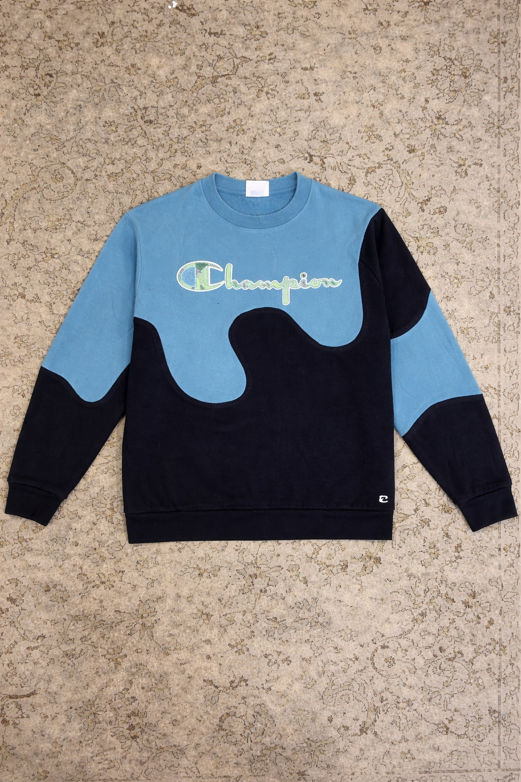 アップサイクル スウェットシャツ ブランド名入り & ブランド名なし