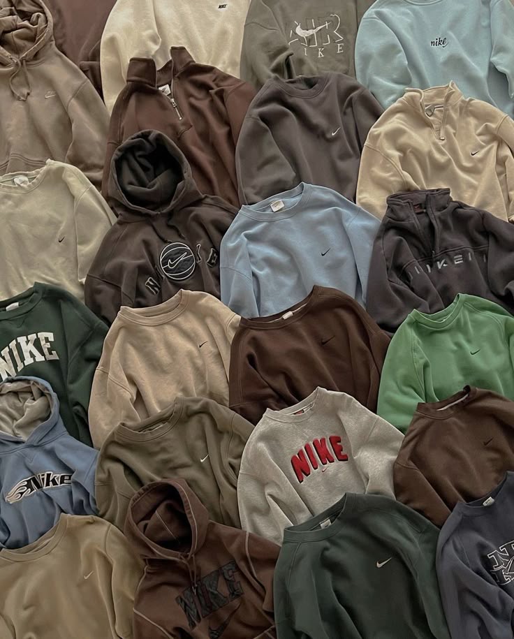 ナイキ スウェットシャツ＆フーディ
