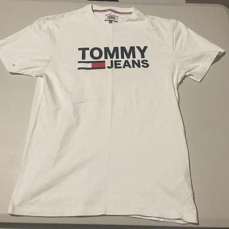 「Tommy Hilfiger Tシャツ」