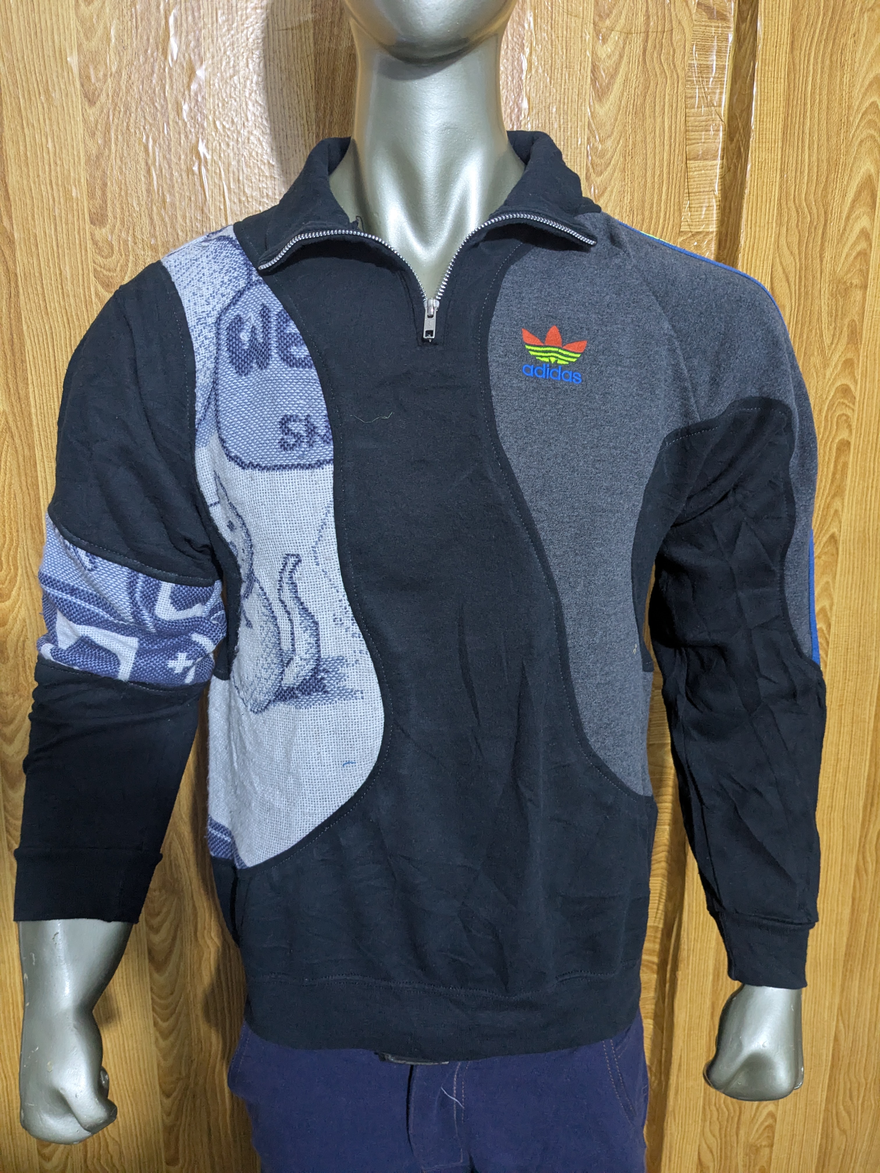 アップサイクル テープストリー ブランケット Adidas スウェットシャツ