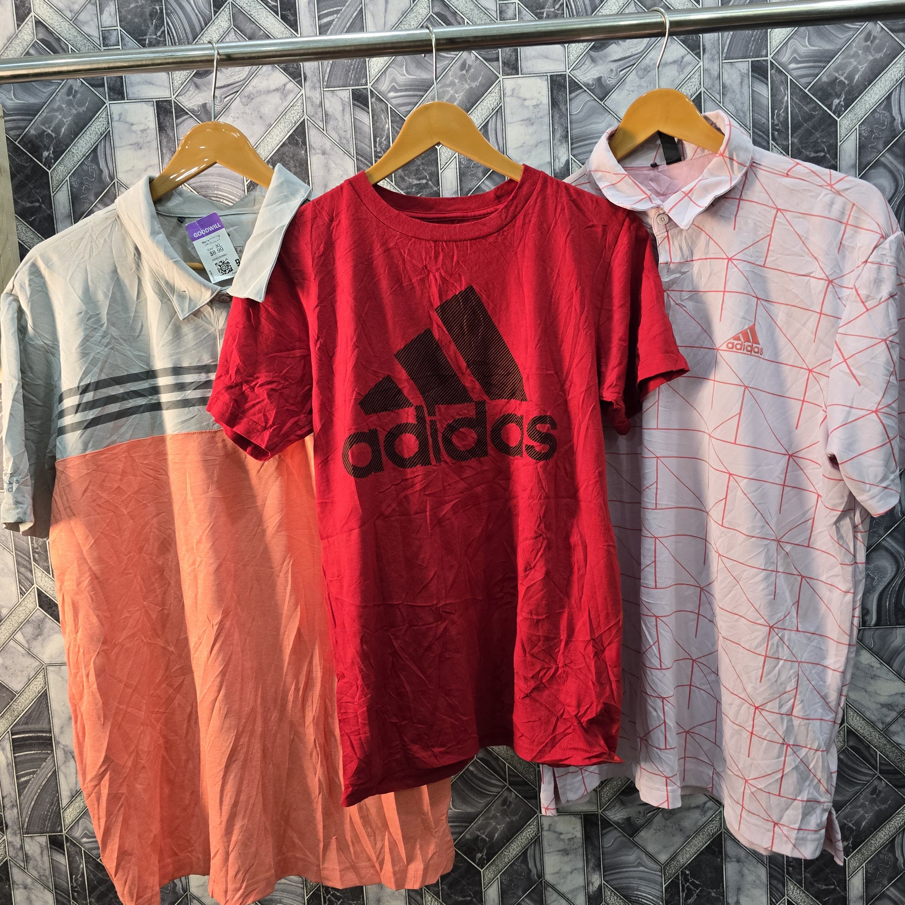 AVG-0139 T-shirts Adidas