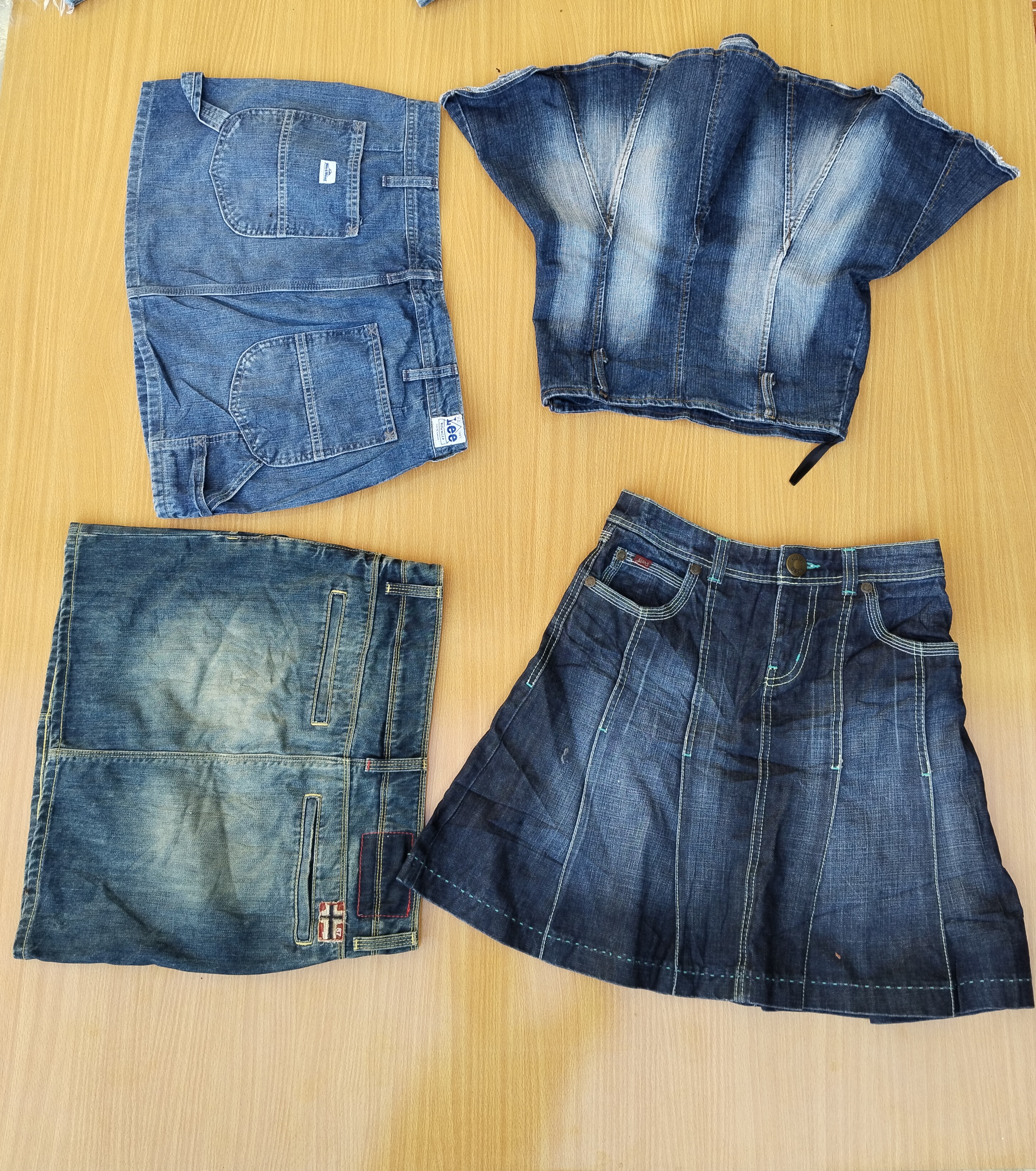 Vêtements de travail Lee et autres jupes mini (MSK..