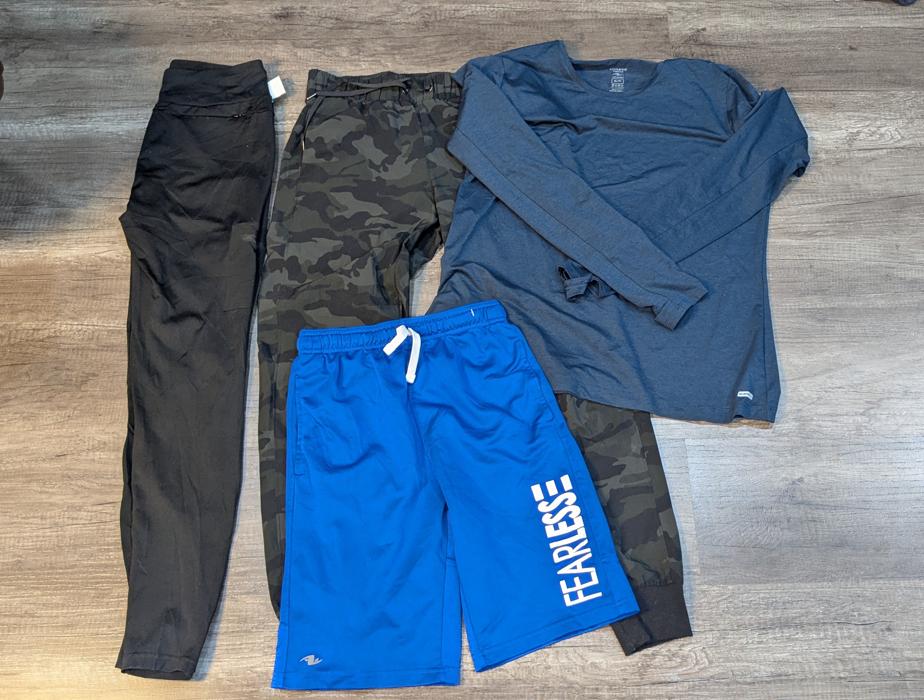 3123 - Athletic Shorts, T-Shirts, Trousers , Leggi..
