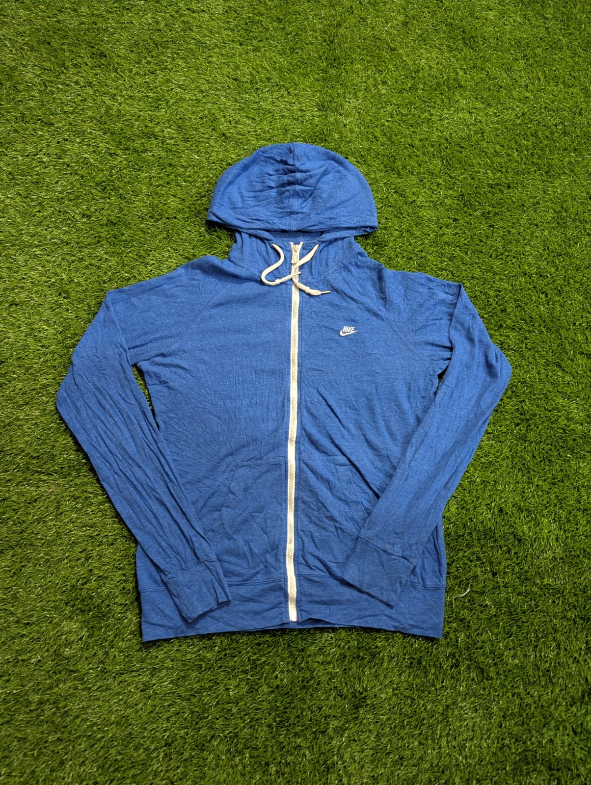 スウェットシャツ：Nike、Tommy Hilfigerなどのブランド