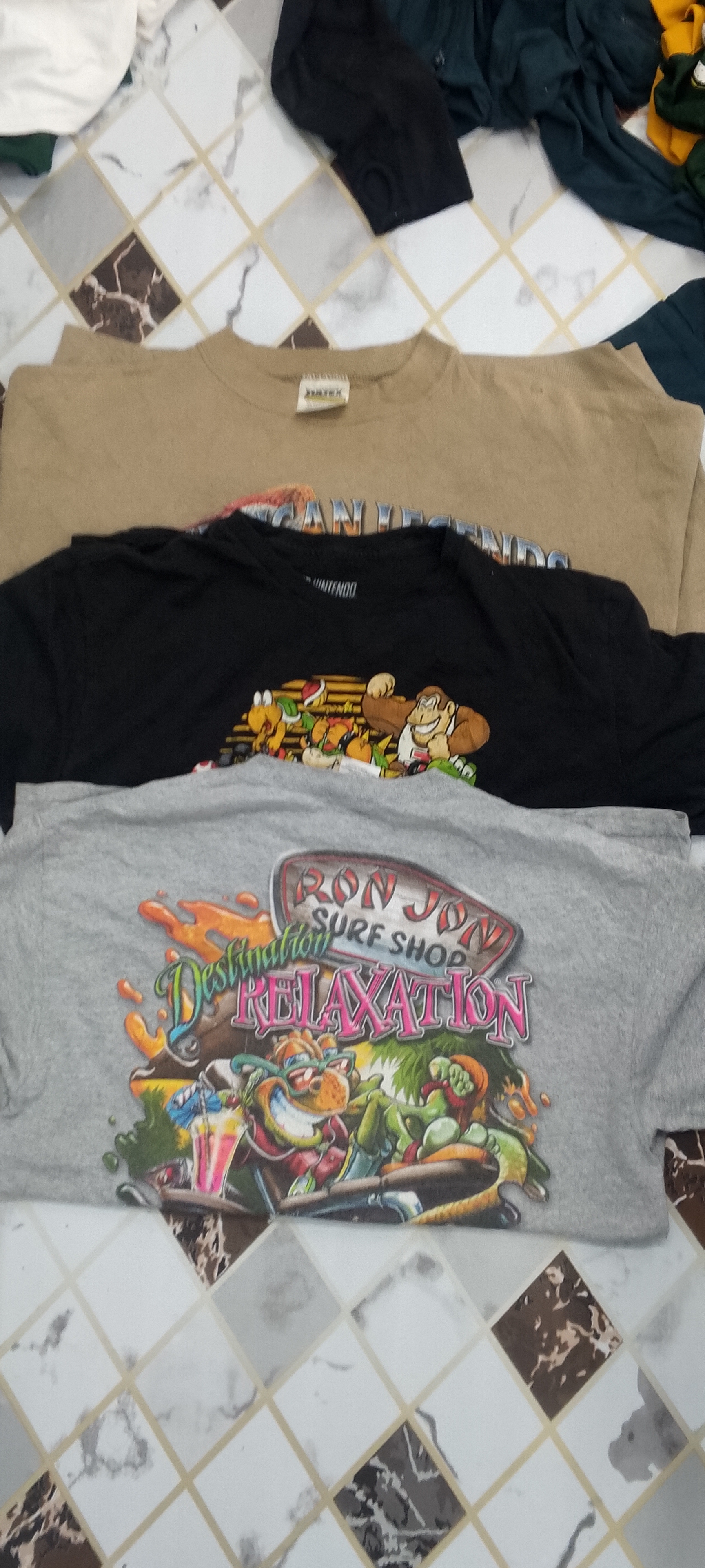 Mixed vintage t shirts and sweatshirts