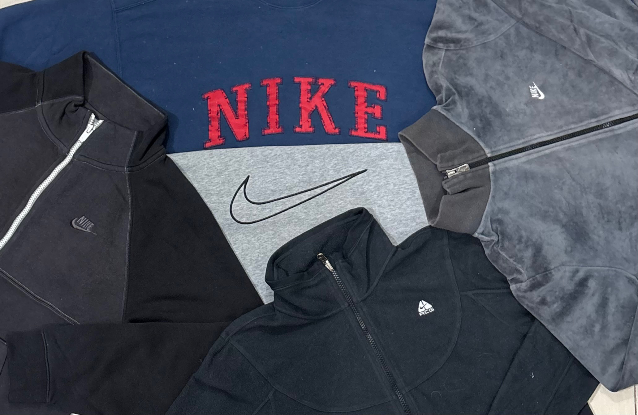ナイキ スウェットシャツとジッパー