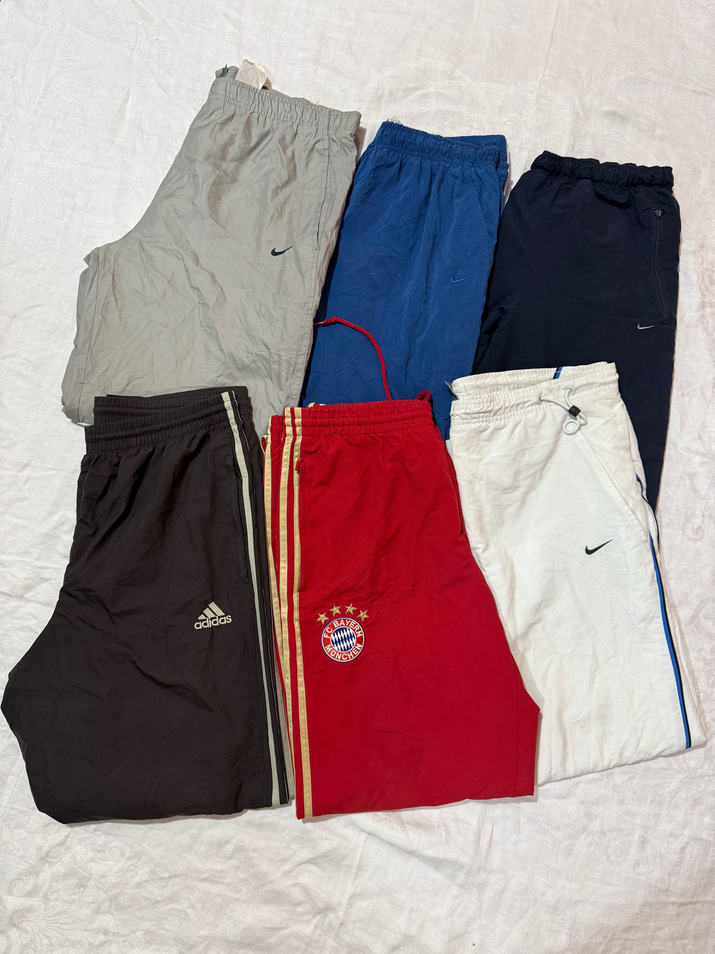 トラックパンツ