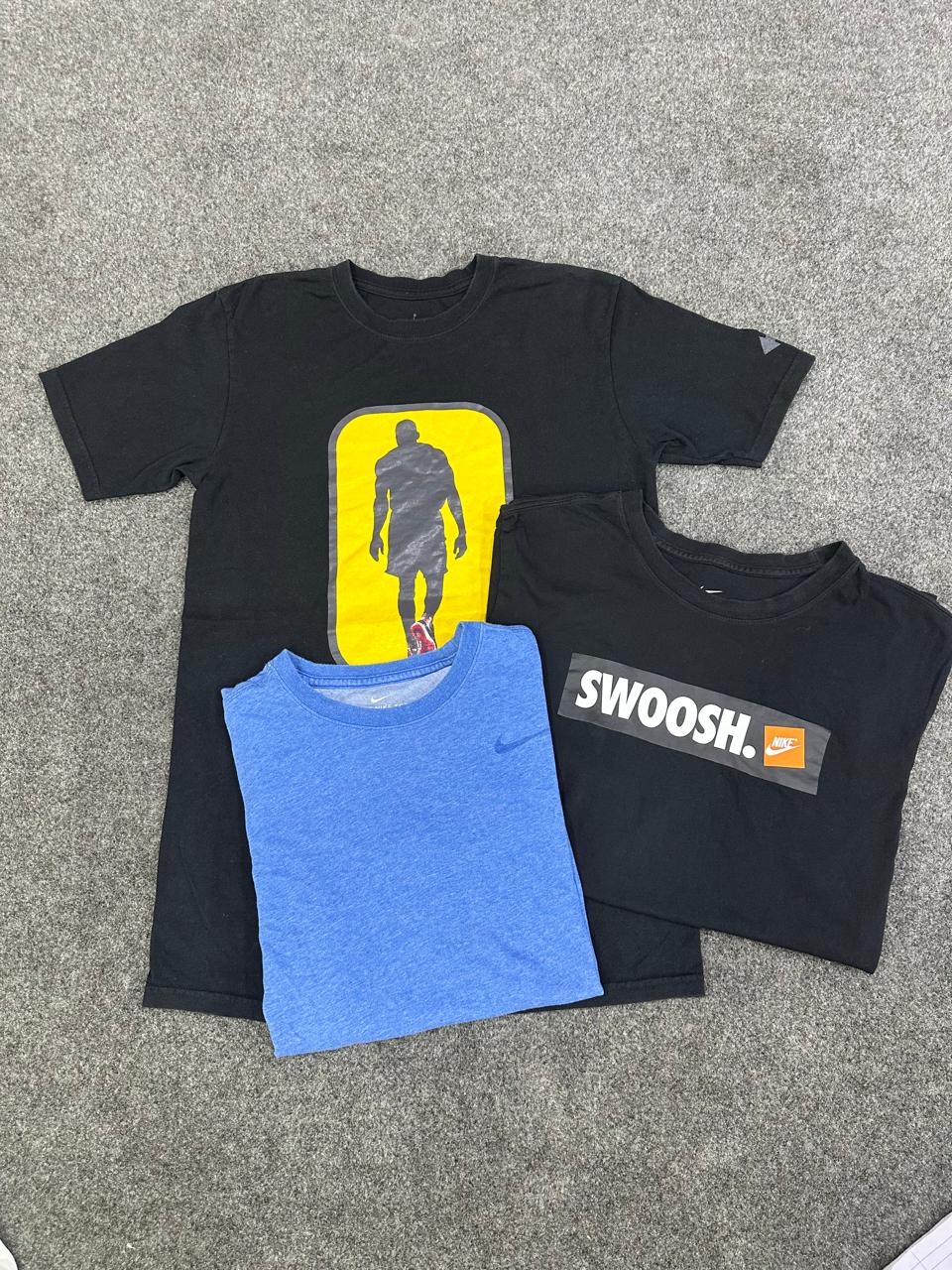 ZV1572 Nike Tシャツ