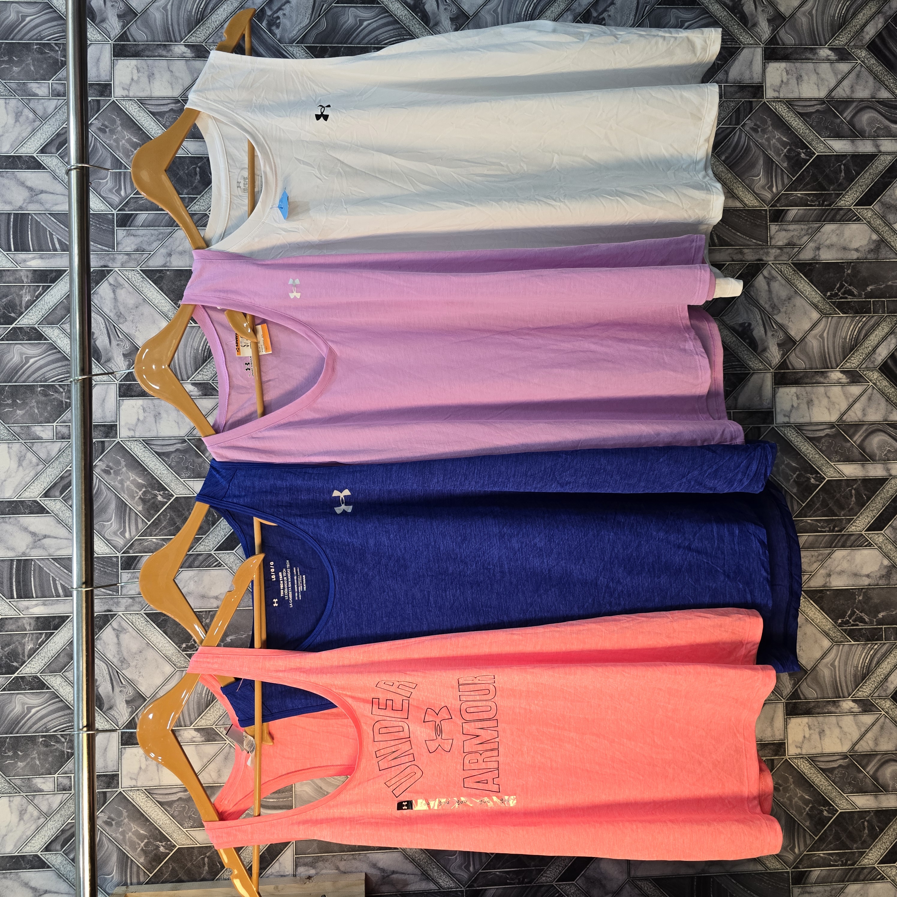 AV-0749 Under Armour Tank Tops