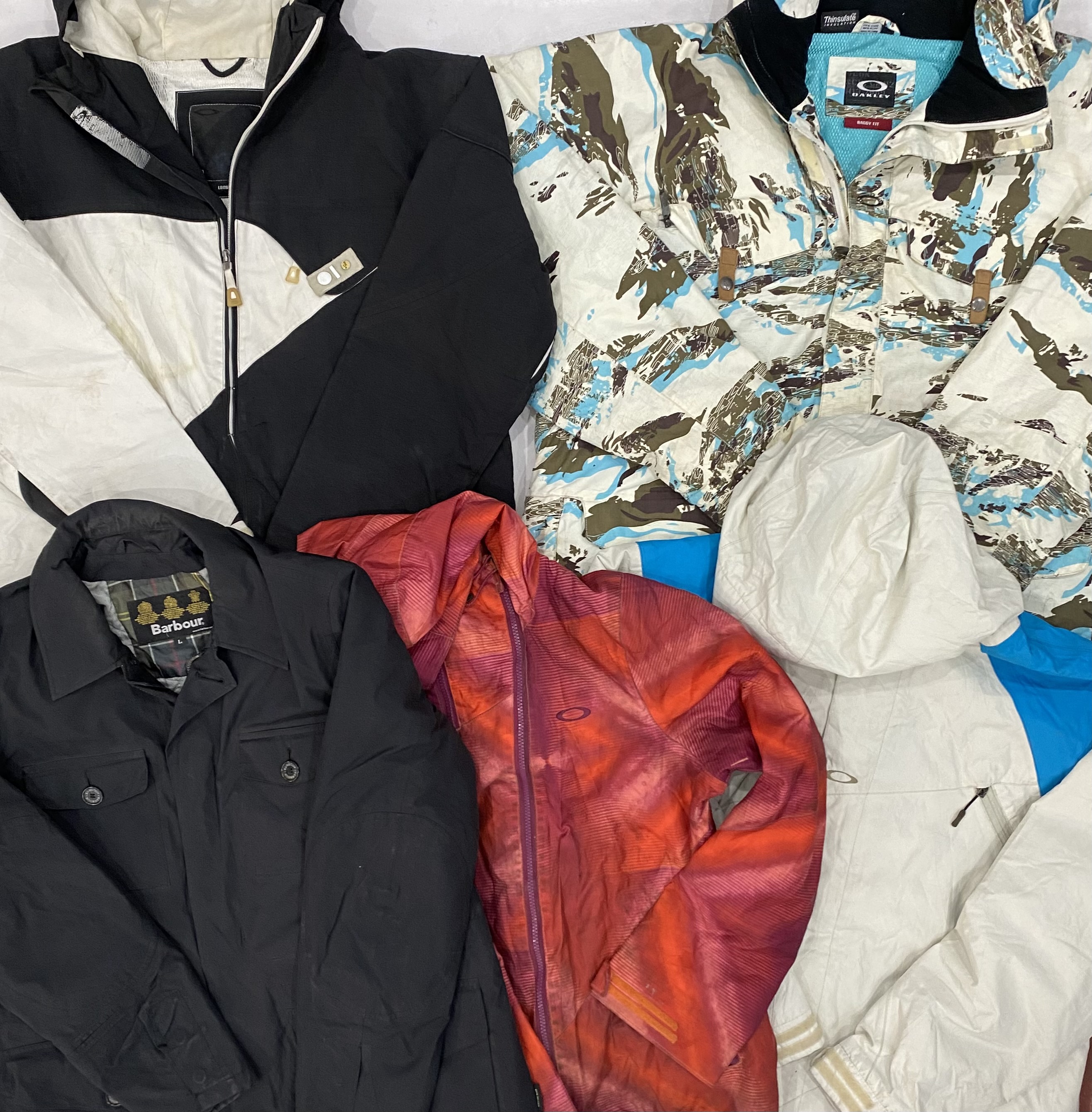 ブランドのオークリーとバーバーのジャケット