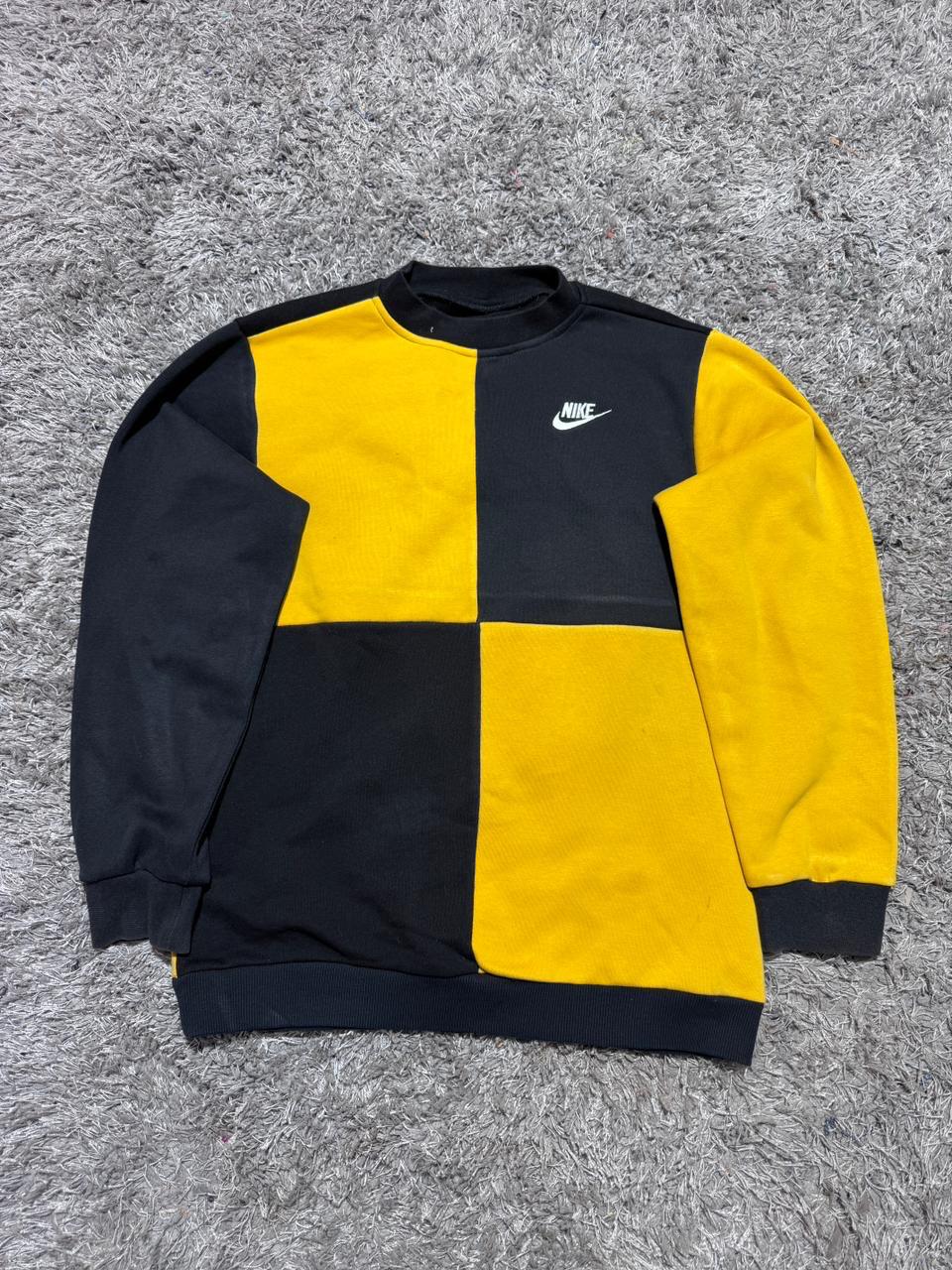 アップサイクルされたNikeチェックスウェットシャツ