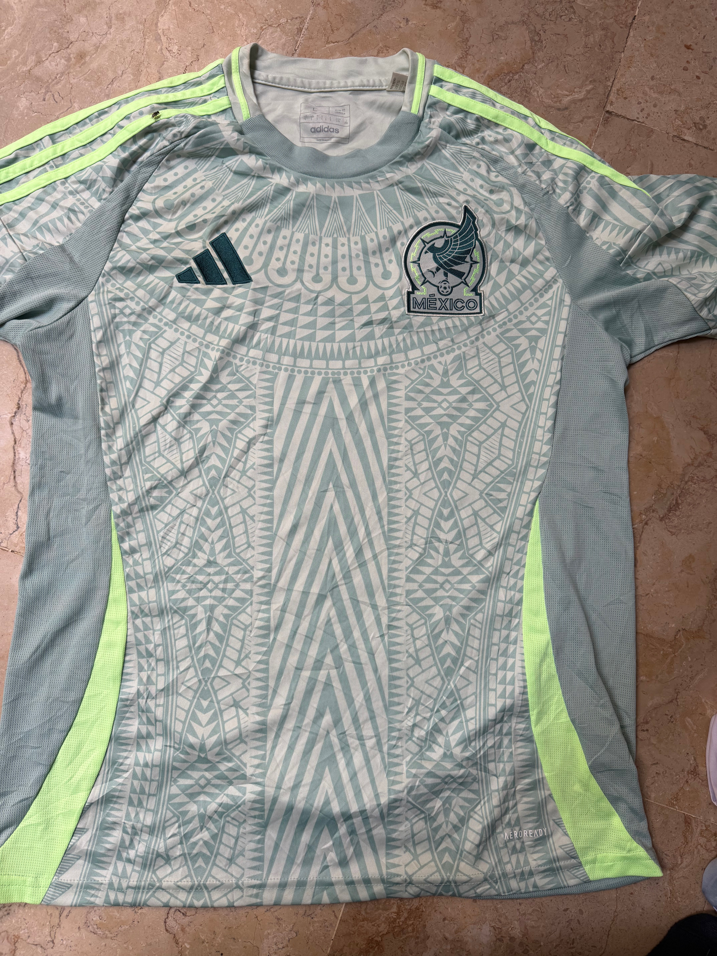 スポーツ T シャツ