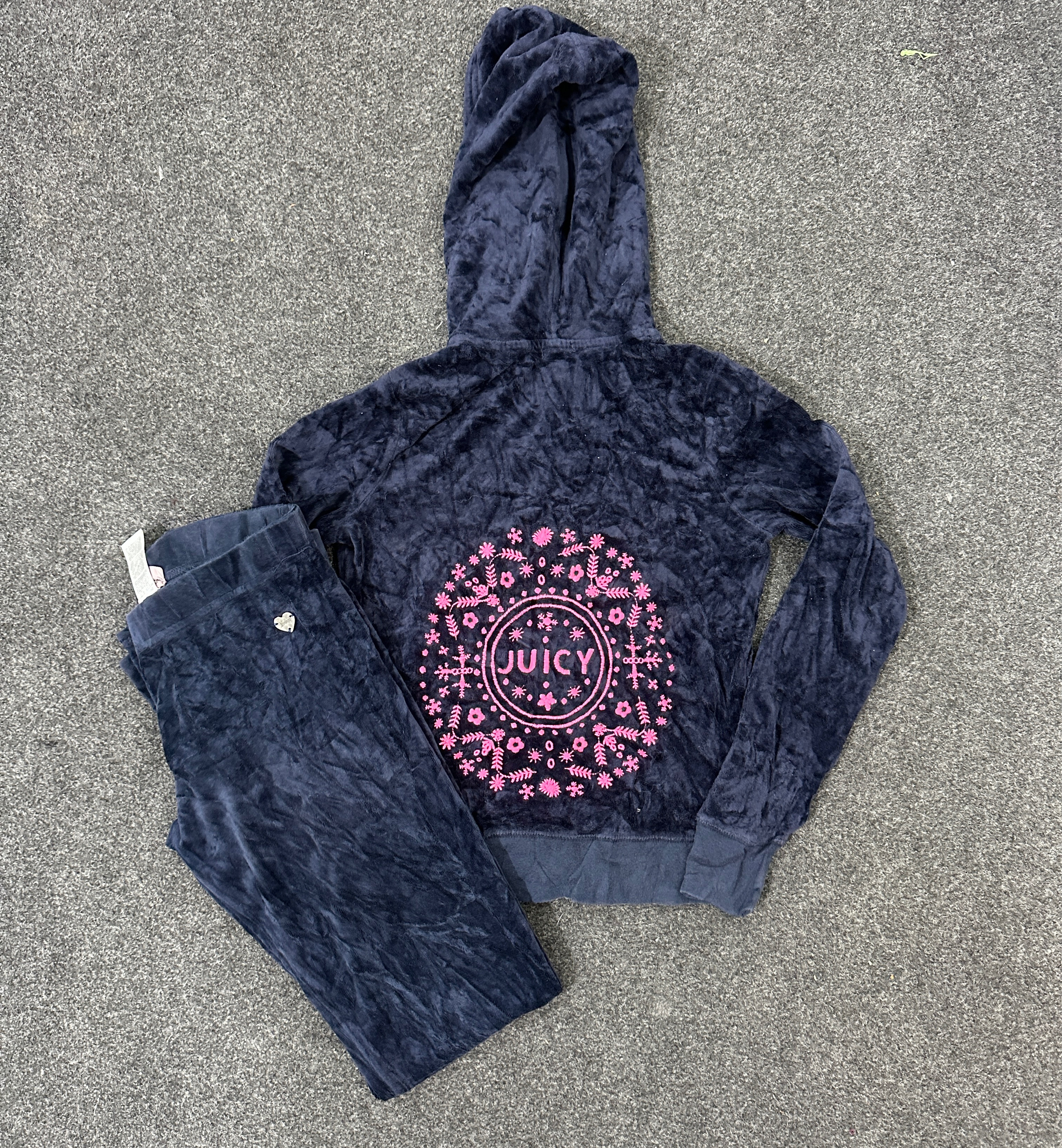 SD348 - Juicy Couture Tops and sweatpants - 9 Piec..