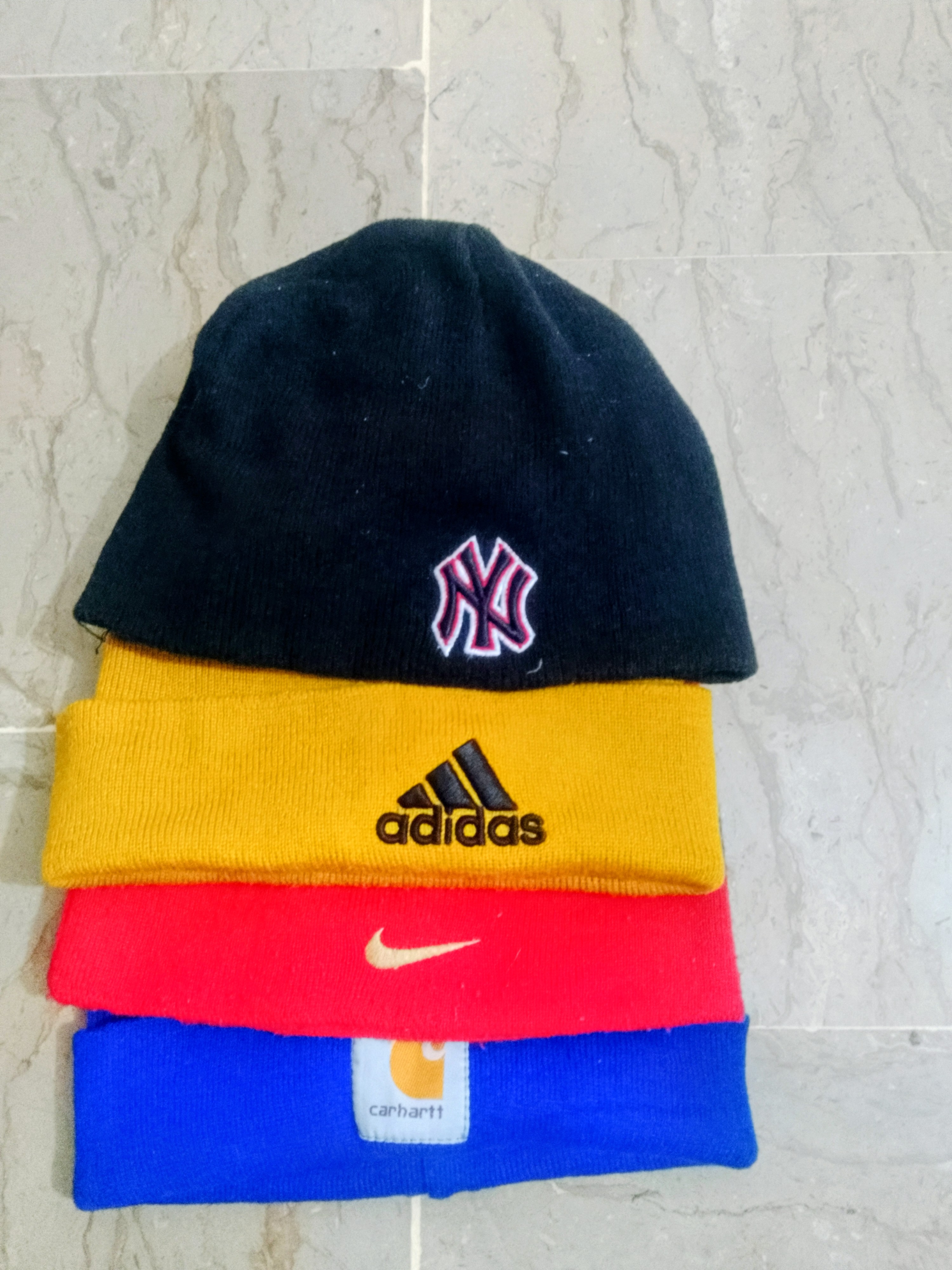 8 primium Carhartt & mixed brands beanies