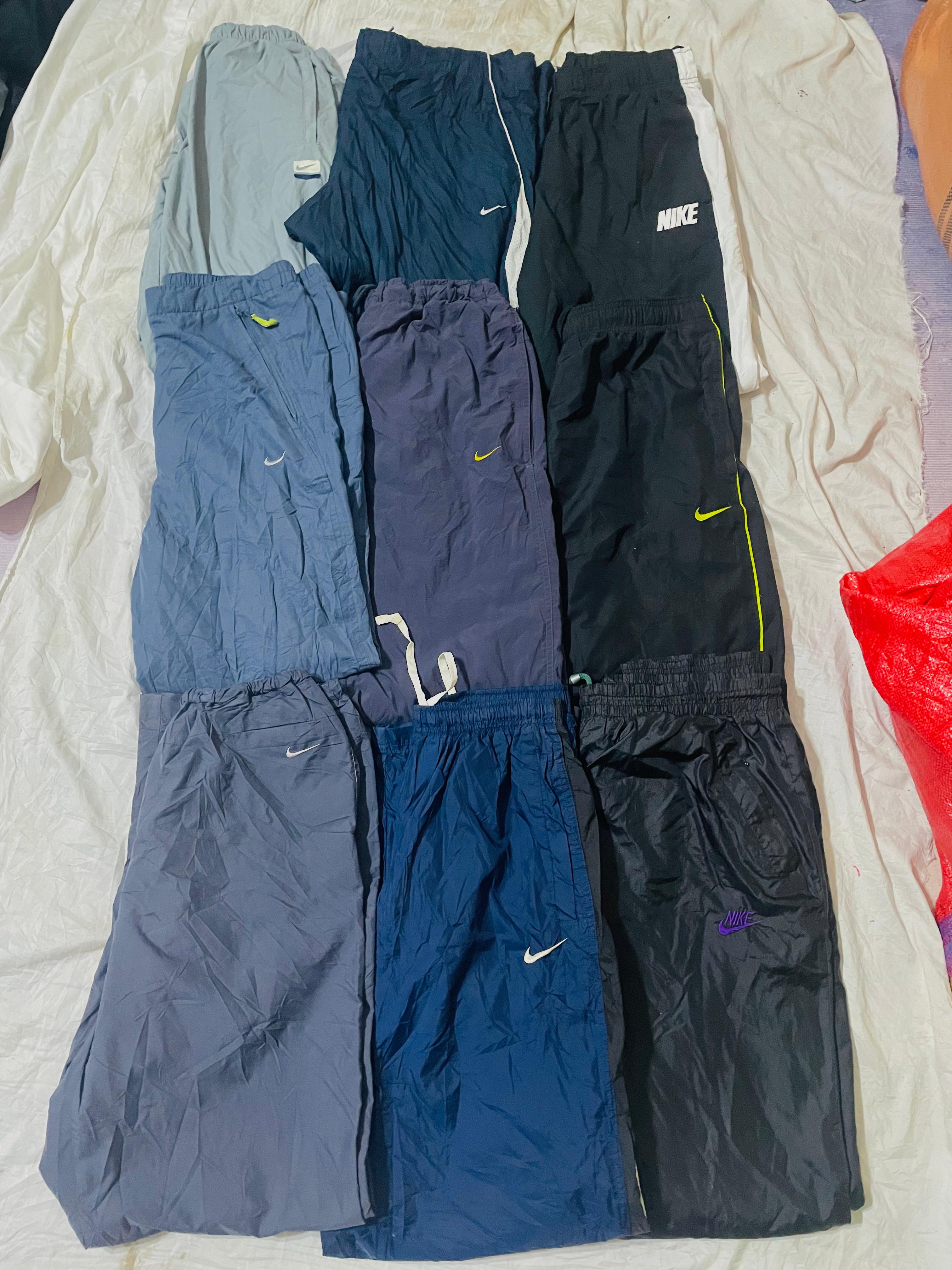 ナイキトラックパンツ