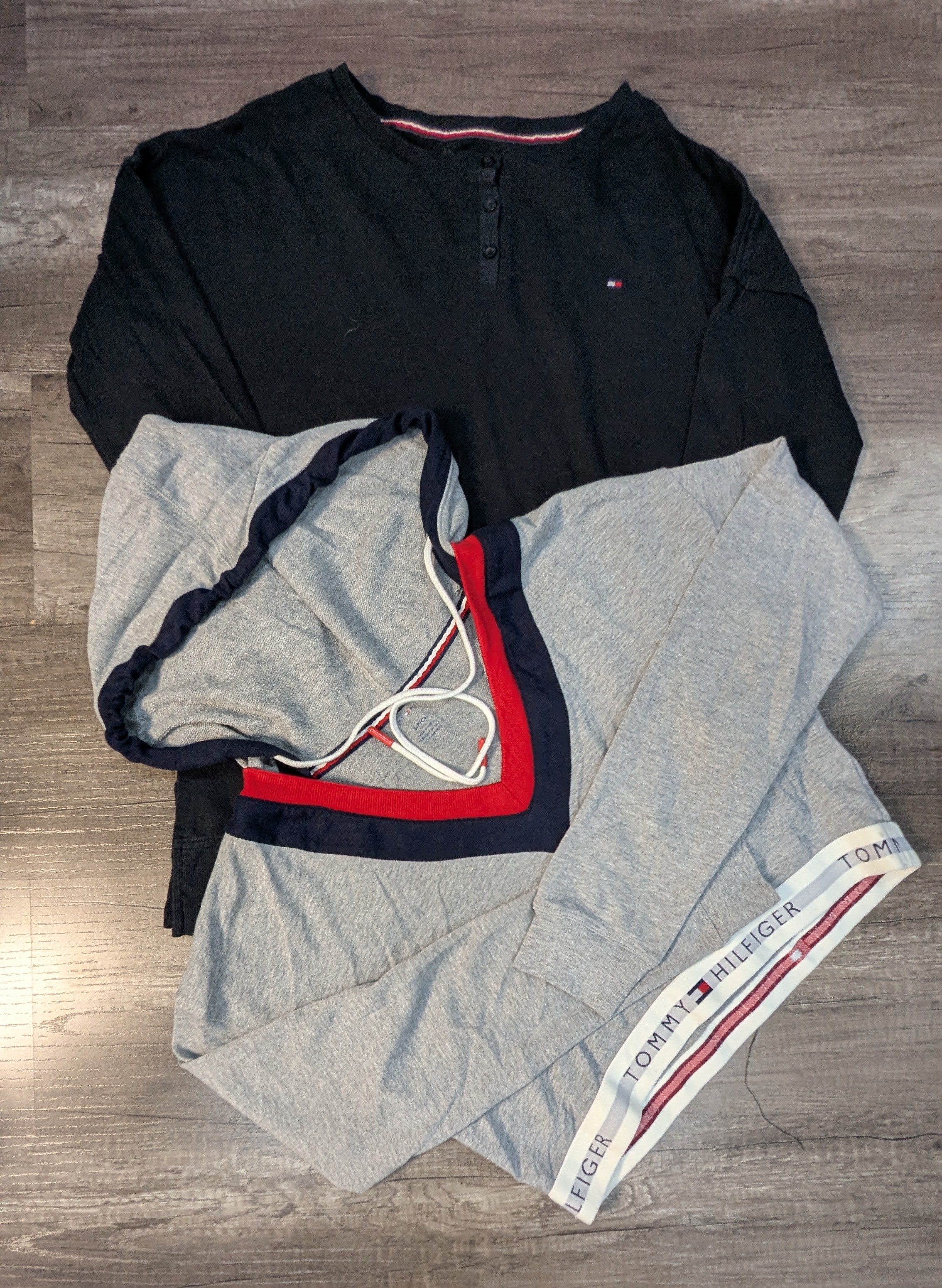3432 - Tommy Hilfiger Cropped Hoodies, ¼ Zip, Long..