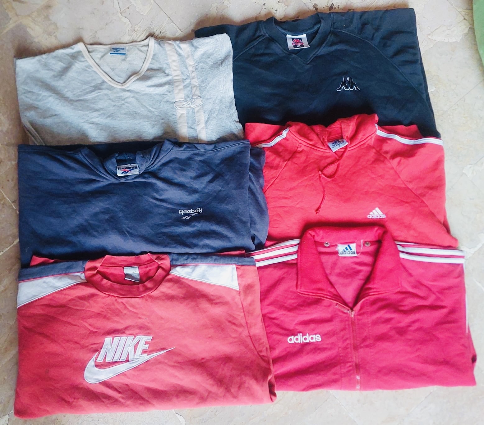 Ensemble de 10 sweats vintage de marque Mix