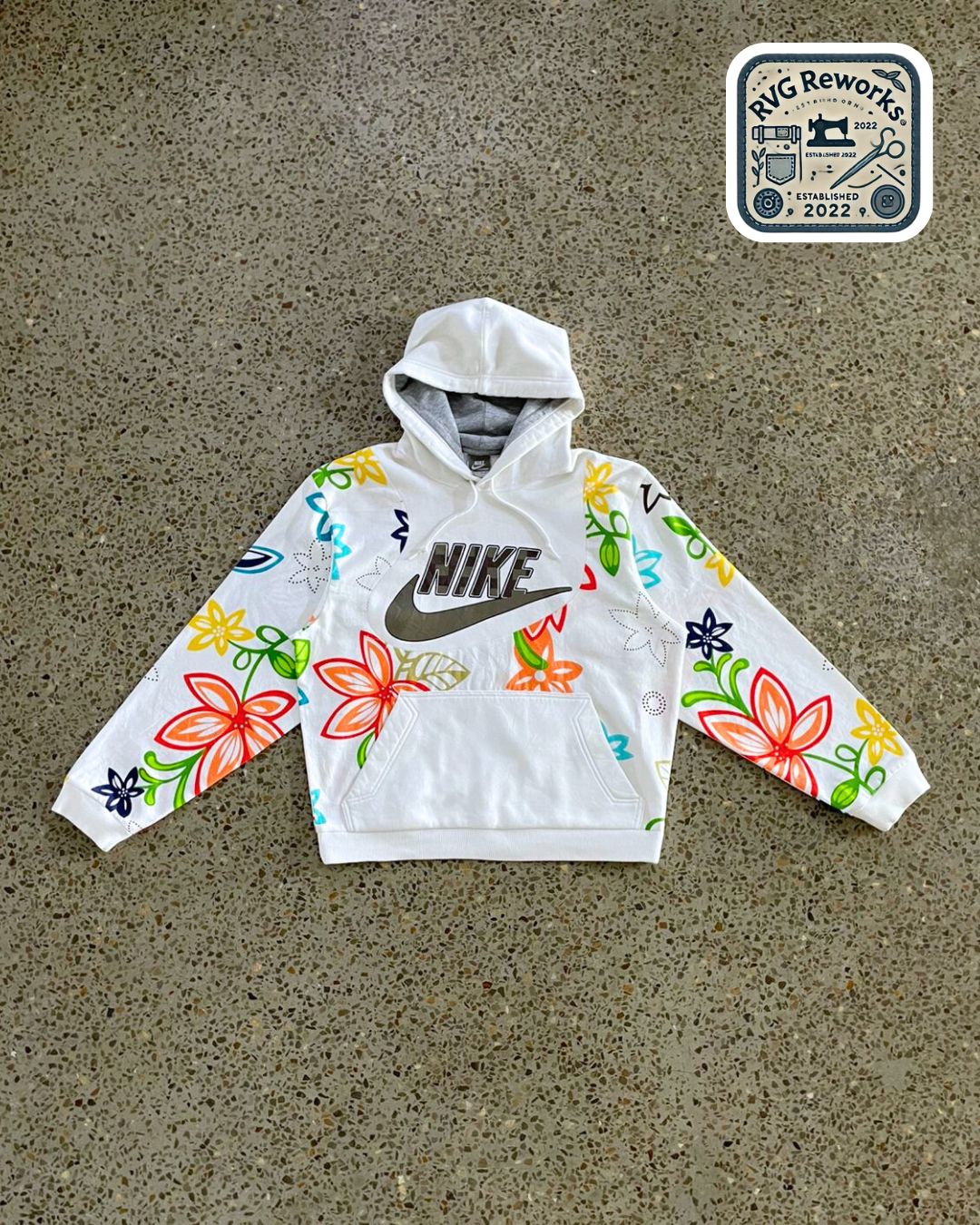 Felpa Nike patchwork floreale riciclata