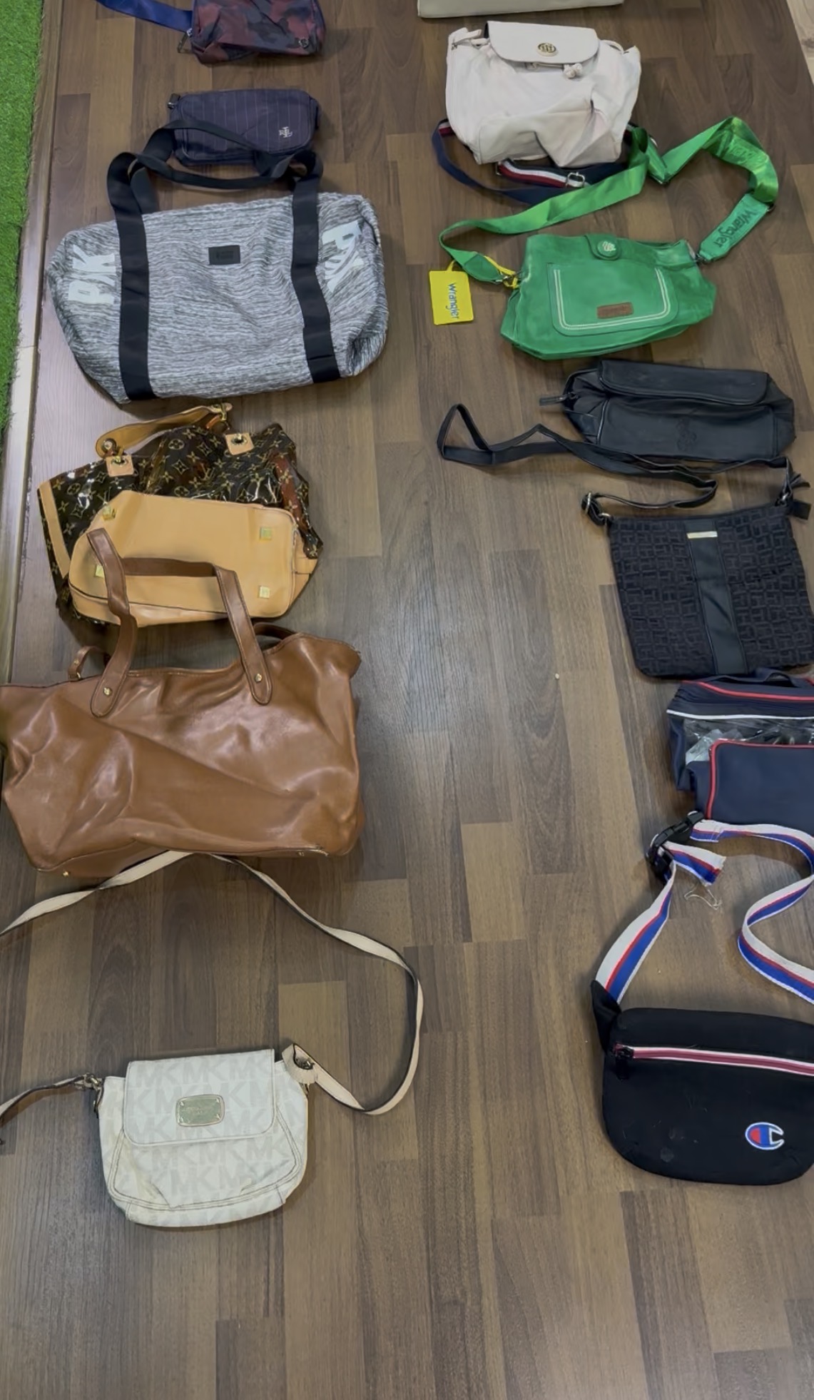 「AV-0913 ミックス ブランドハンドバッグ＆パース」